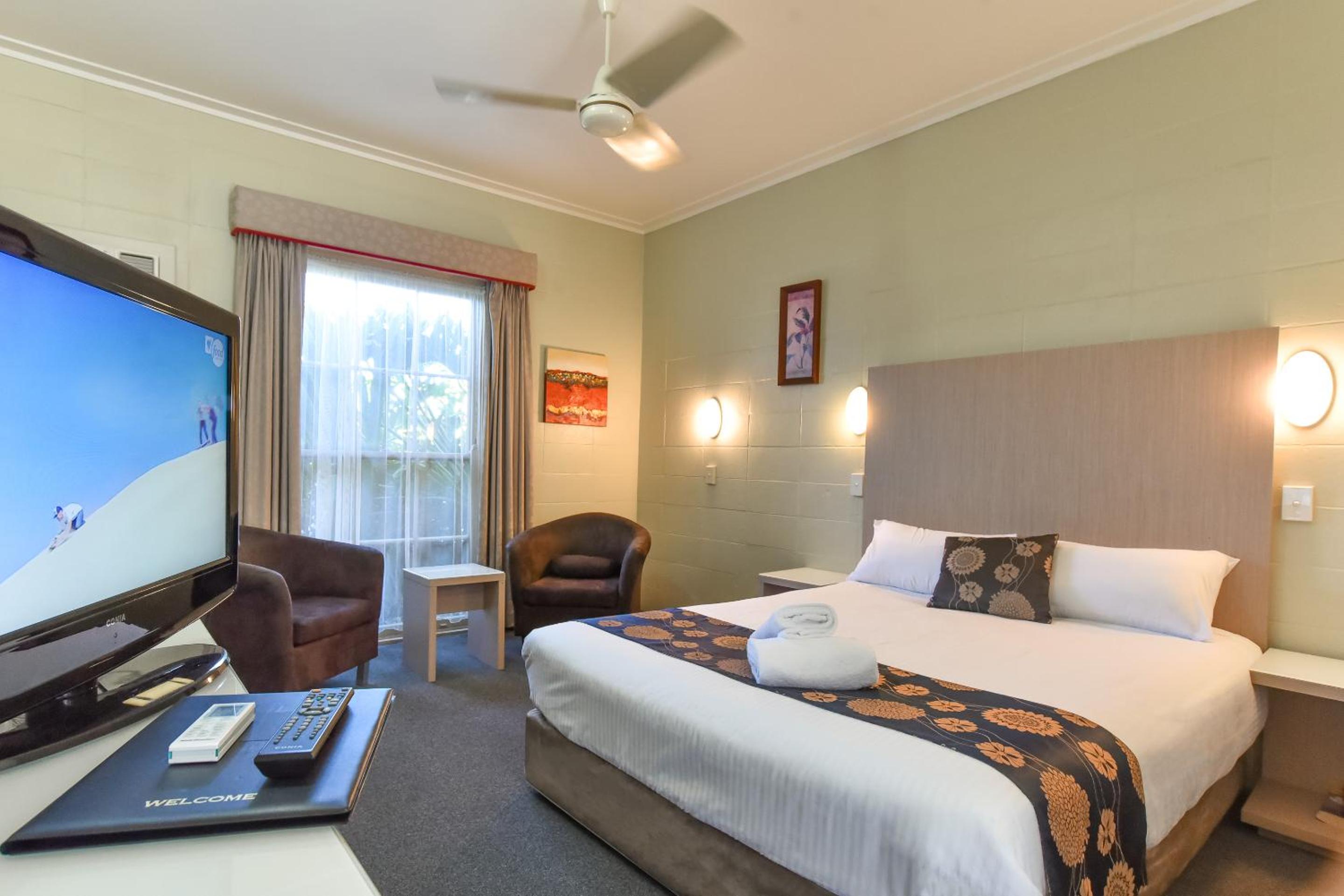 Deluxe Queen Room - Not Pet Friendly - Photo 4