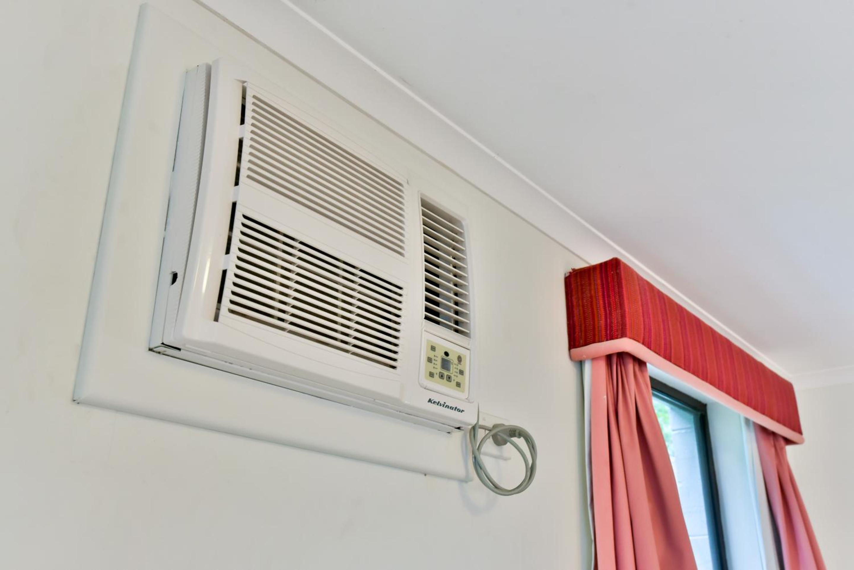 Pet Friendly Executive Queen Room - Photo 2