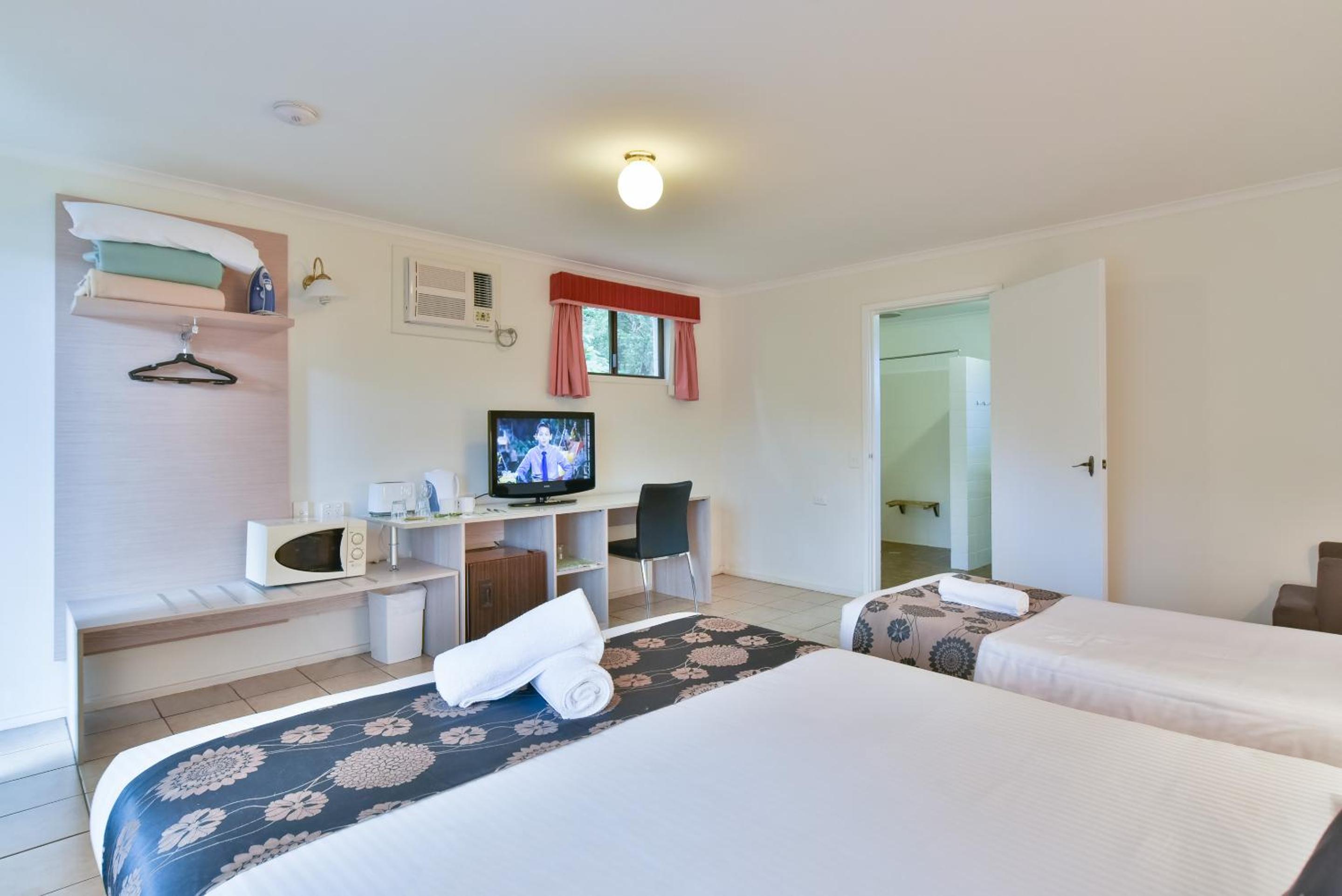 Accessible Executive Queen Room - Pet Friendly - Photo 1