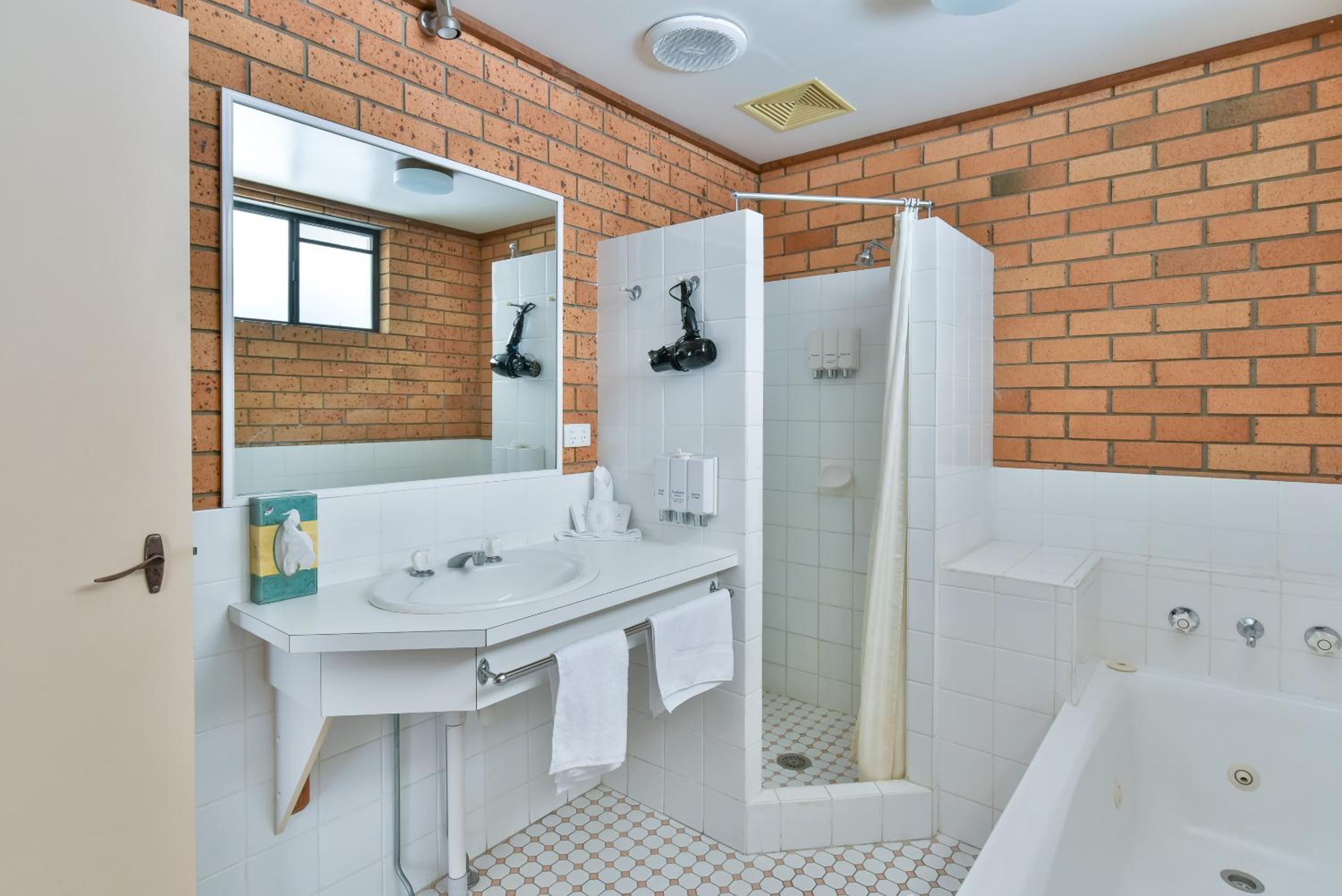 Luxury Two Bedroom Family Apartment with Spa  - Not Pet Friendly - Photo 7