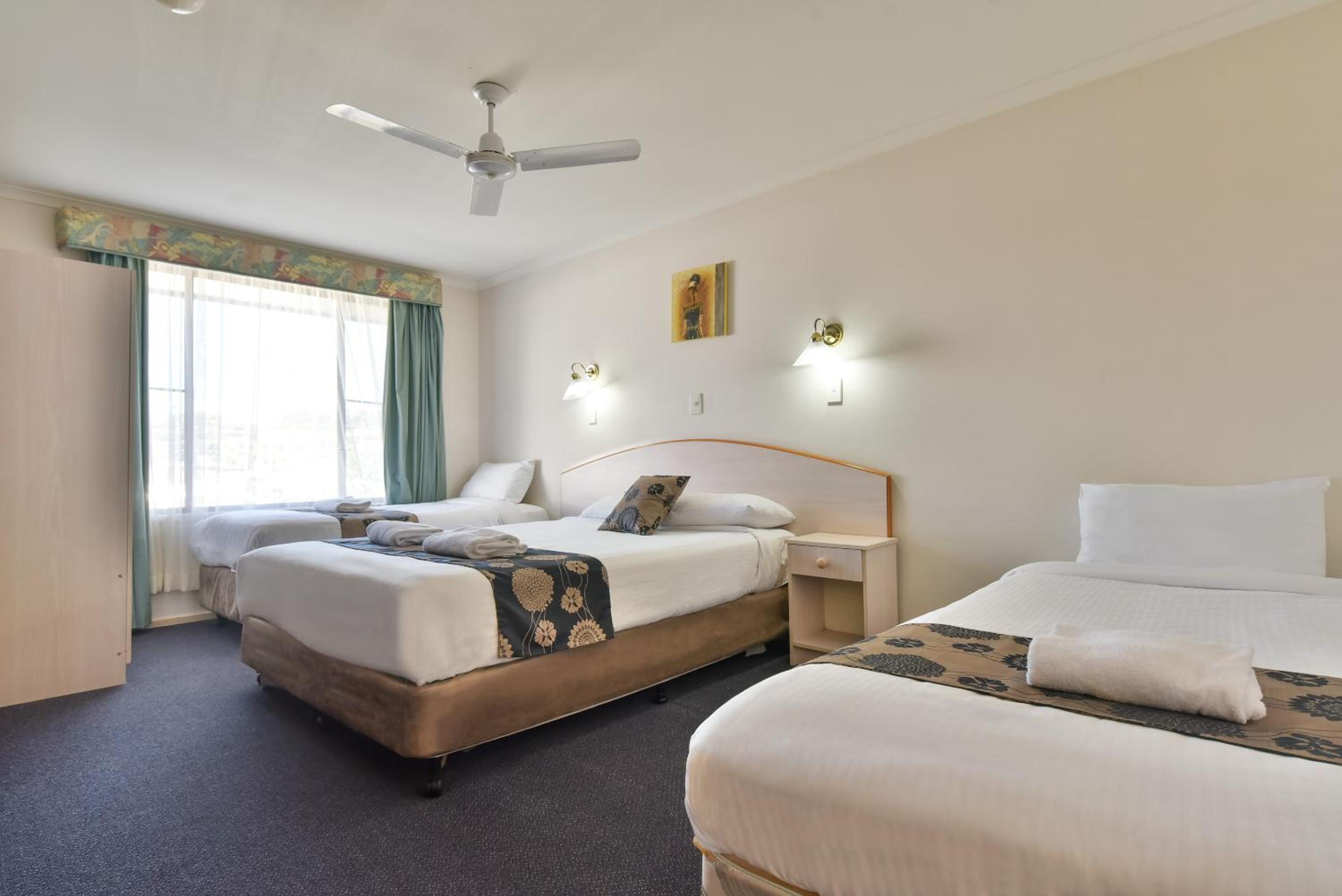 Luxury Two Bedroom Family Apartment with Kitchenette - Not Pet Friendly - Photo 2
