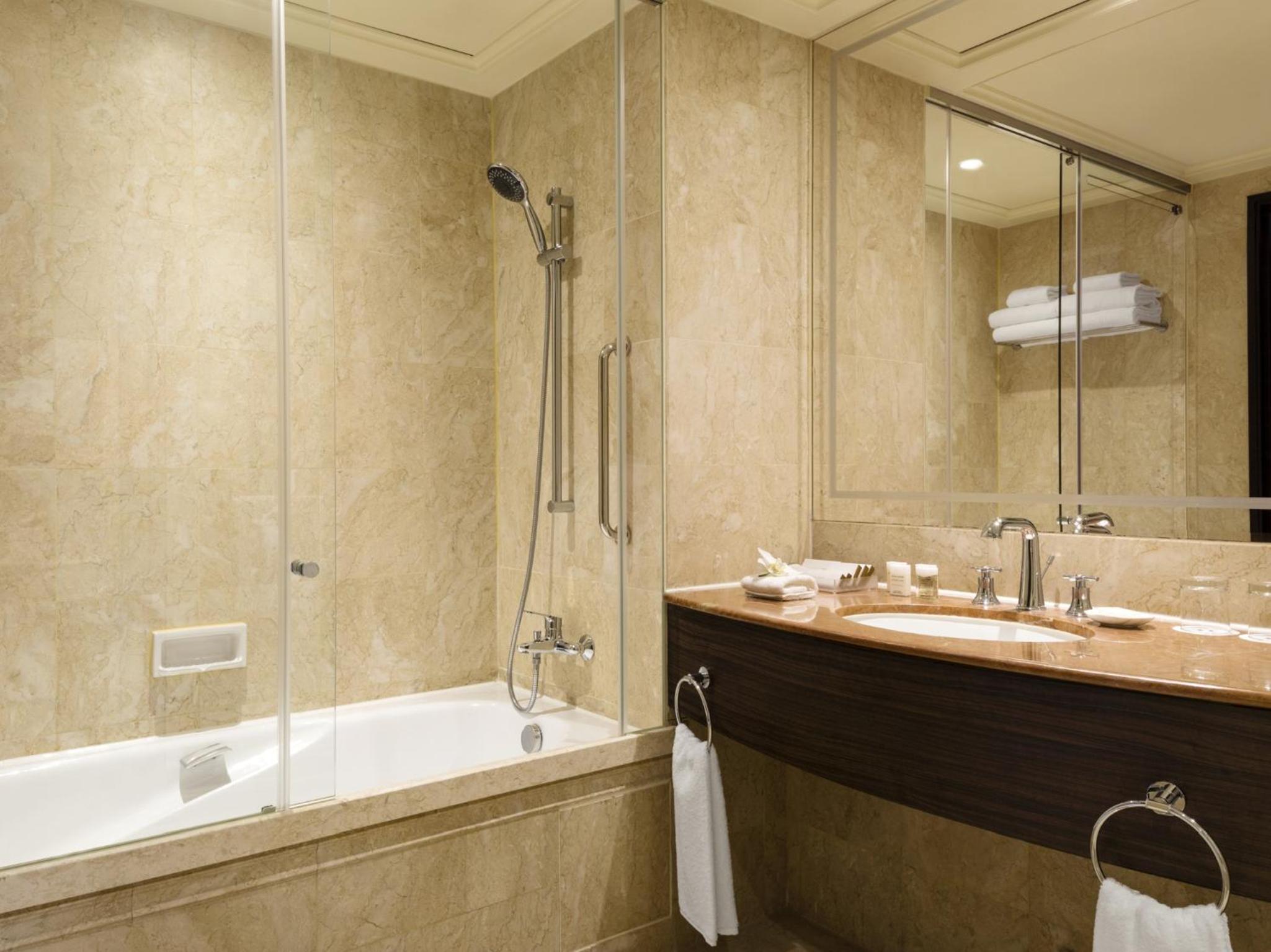 Chill-out Package - Deluxe Seaview Room with Twin Beds photo 2