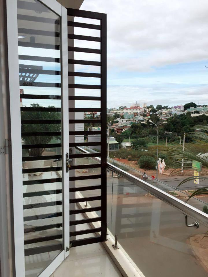 Deluxe Double Room with Balcony - Photo 7