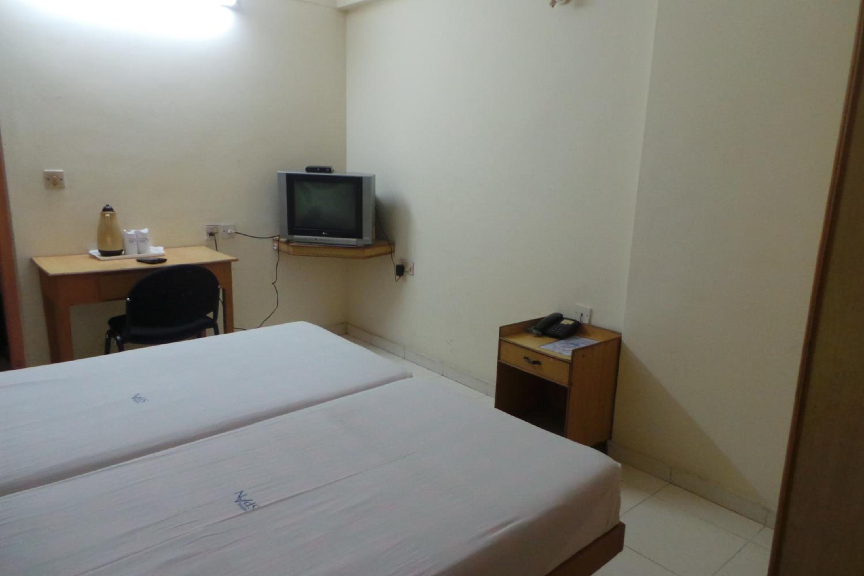 Standard Double Room with Fan - Photo 3