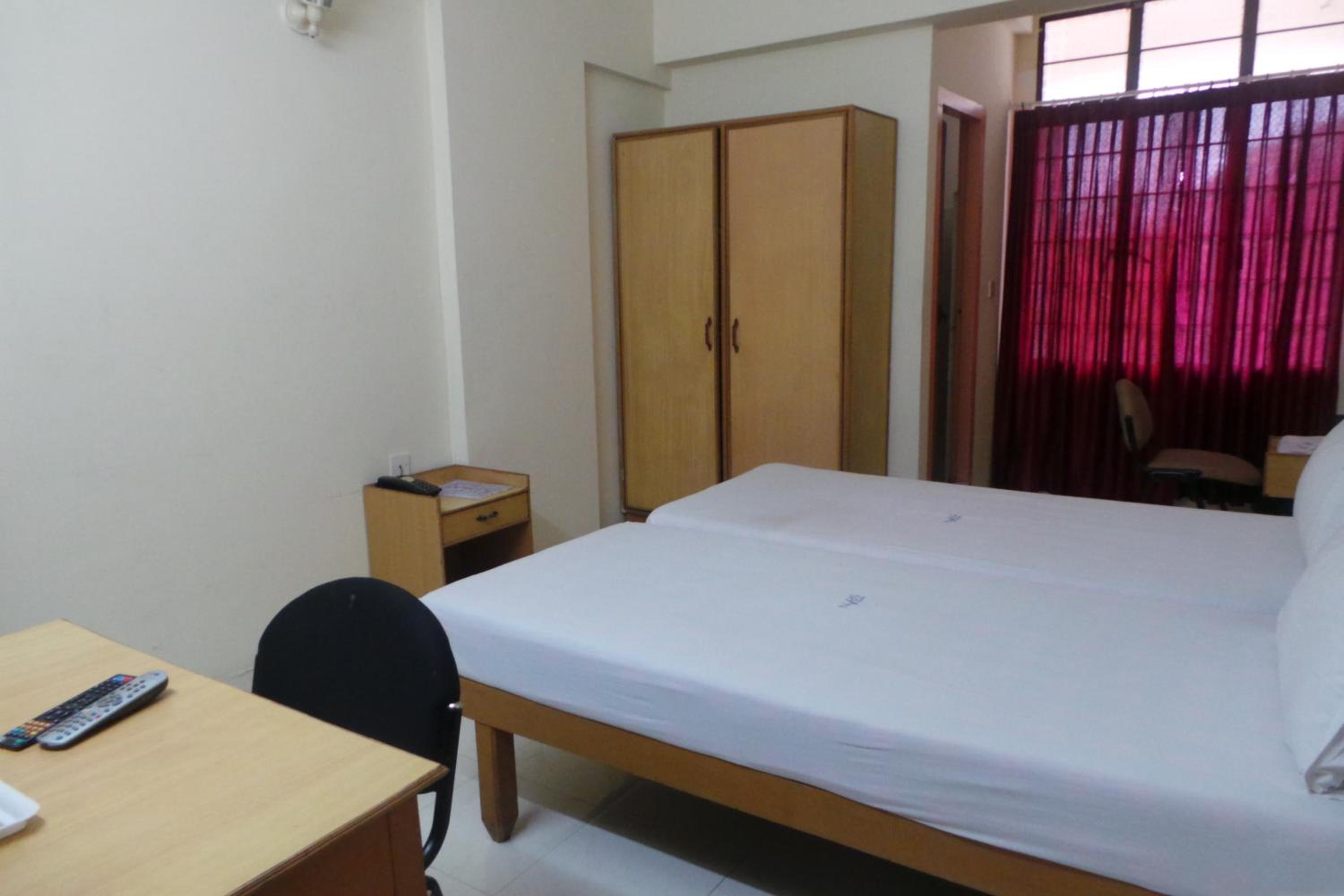 Standard Double Room with Fan - Photo 2