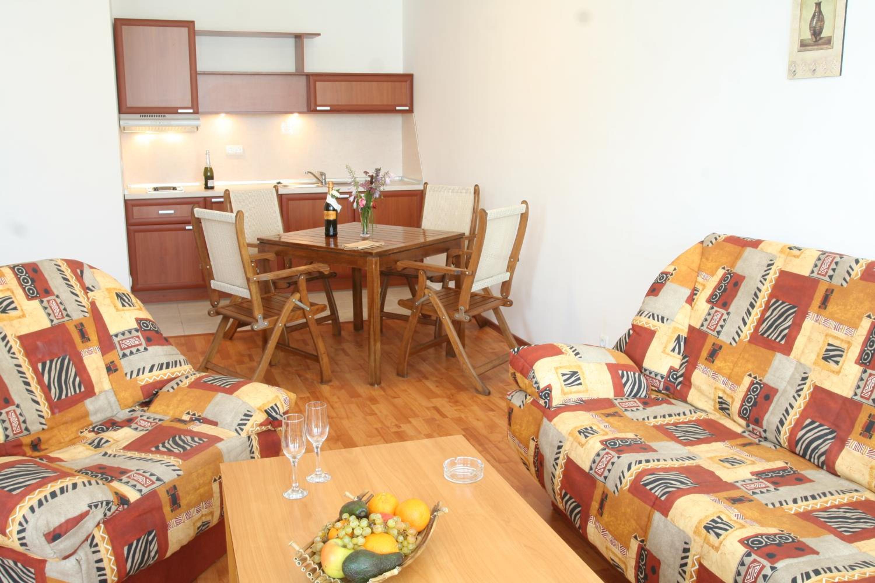 One-Bedroom Apartment with Balcony - Photo 4