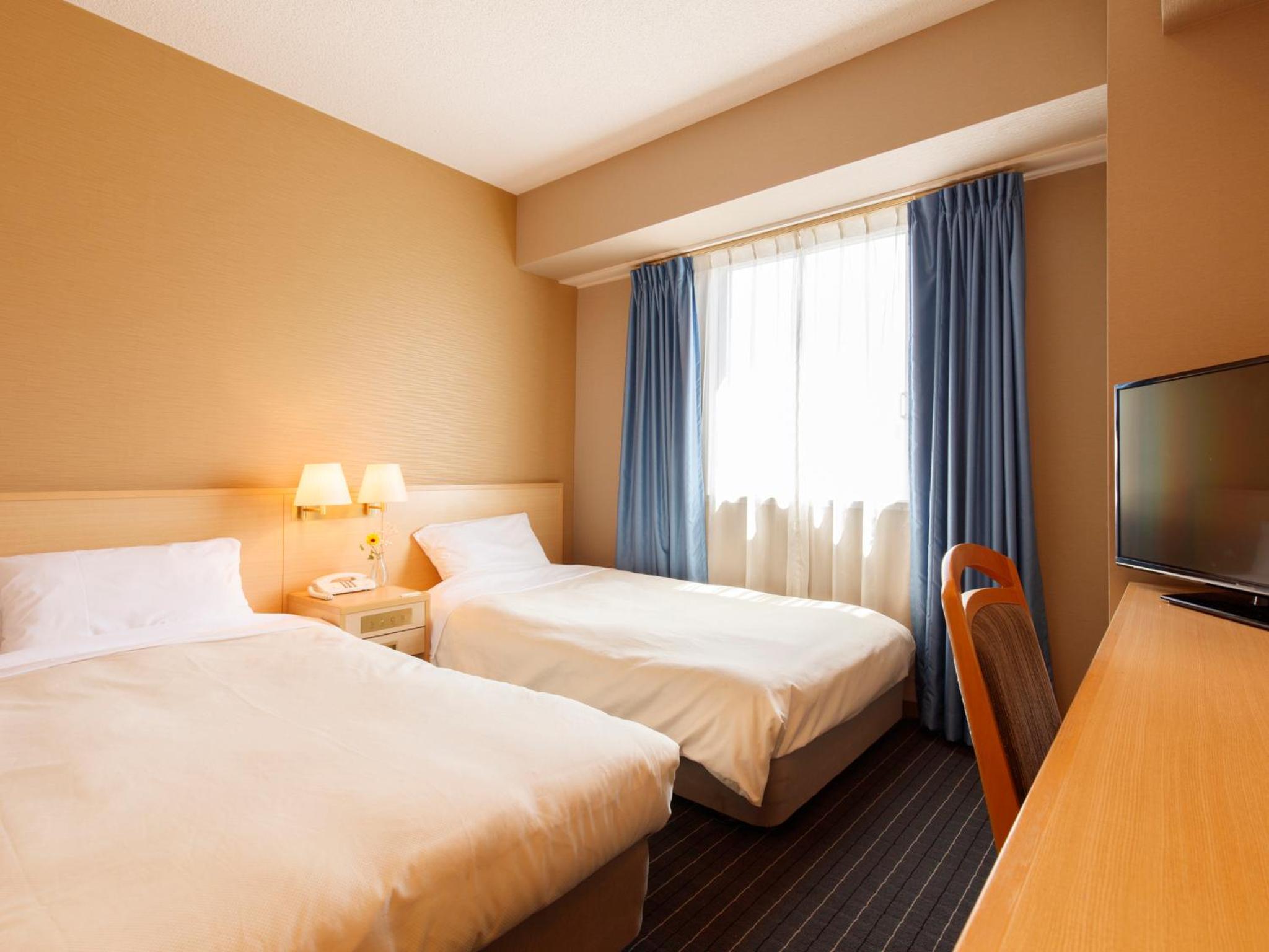 Twin Room - Non-Smoking - Photo 1
