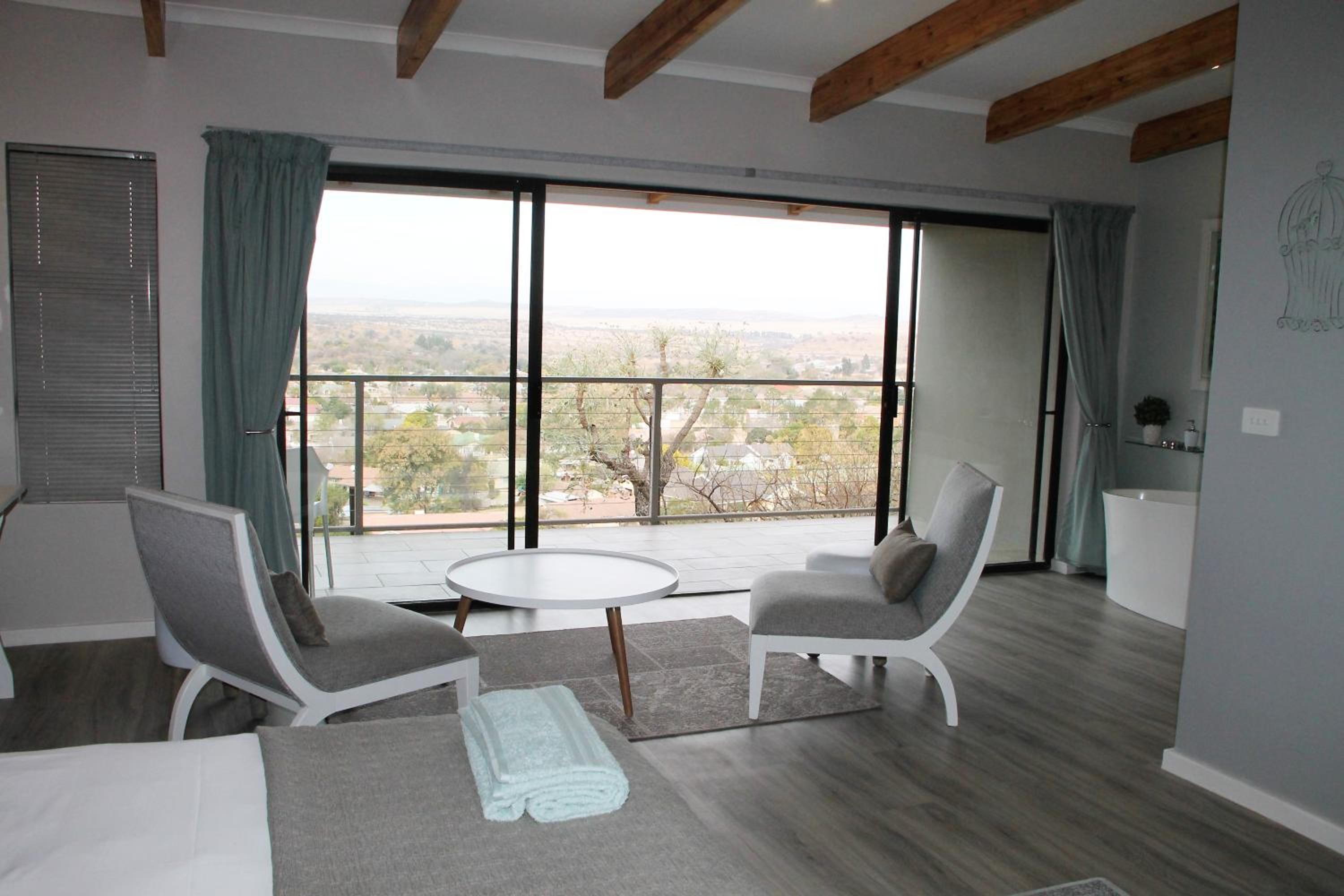 King Suite with Mountain View - Photo 2