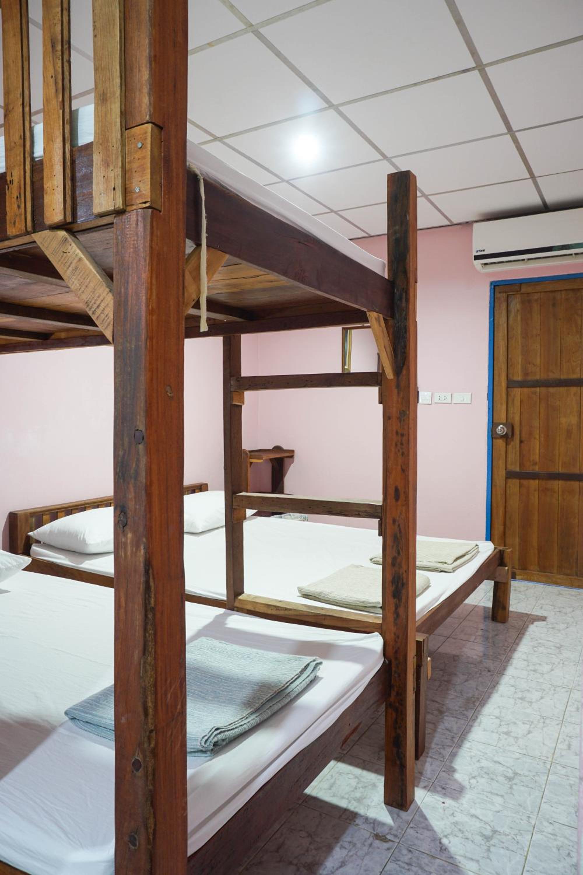 Room (6 Adults) with Private Bathroom photo 1