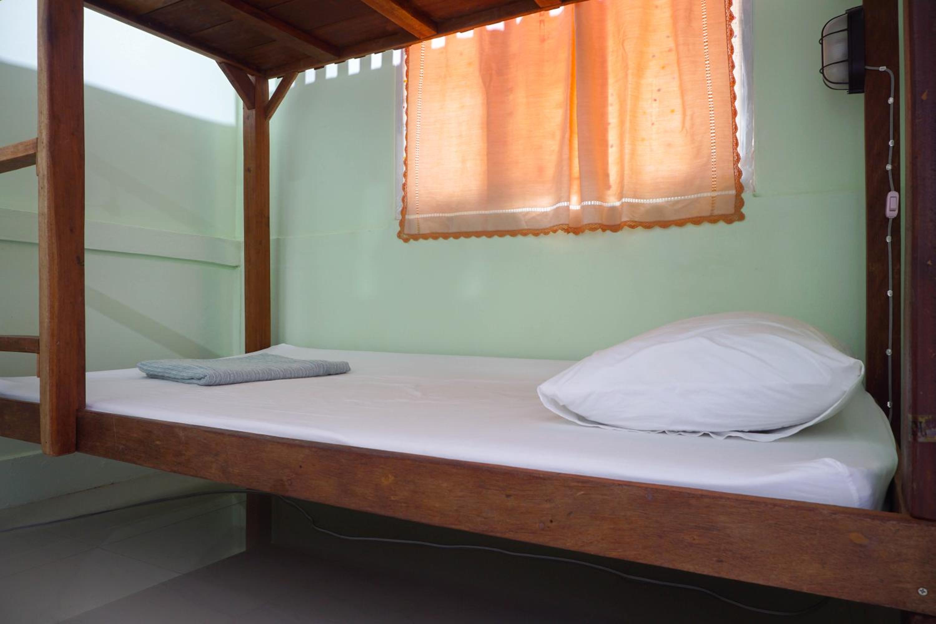 Room (6 Adults) with Private Bathroom photo 3