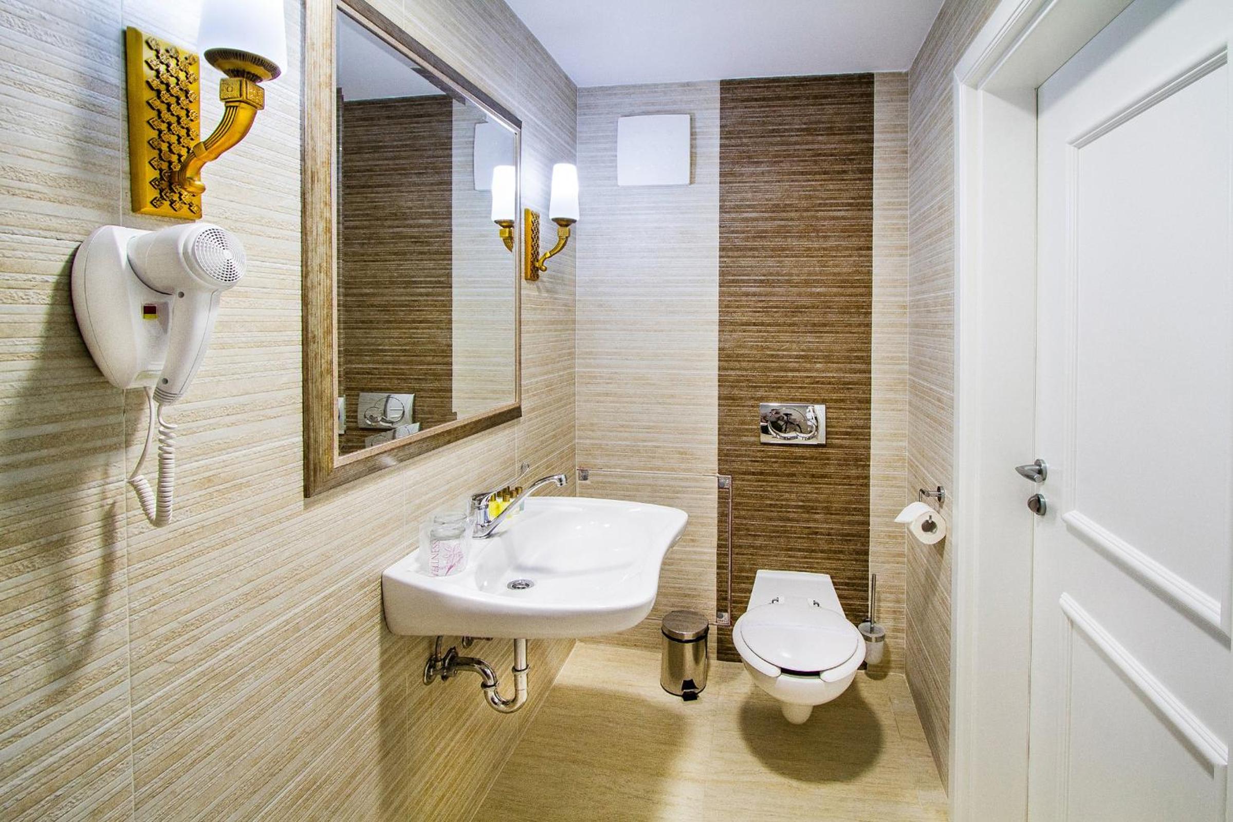 Double Room - Disability Access photo 2