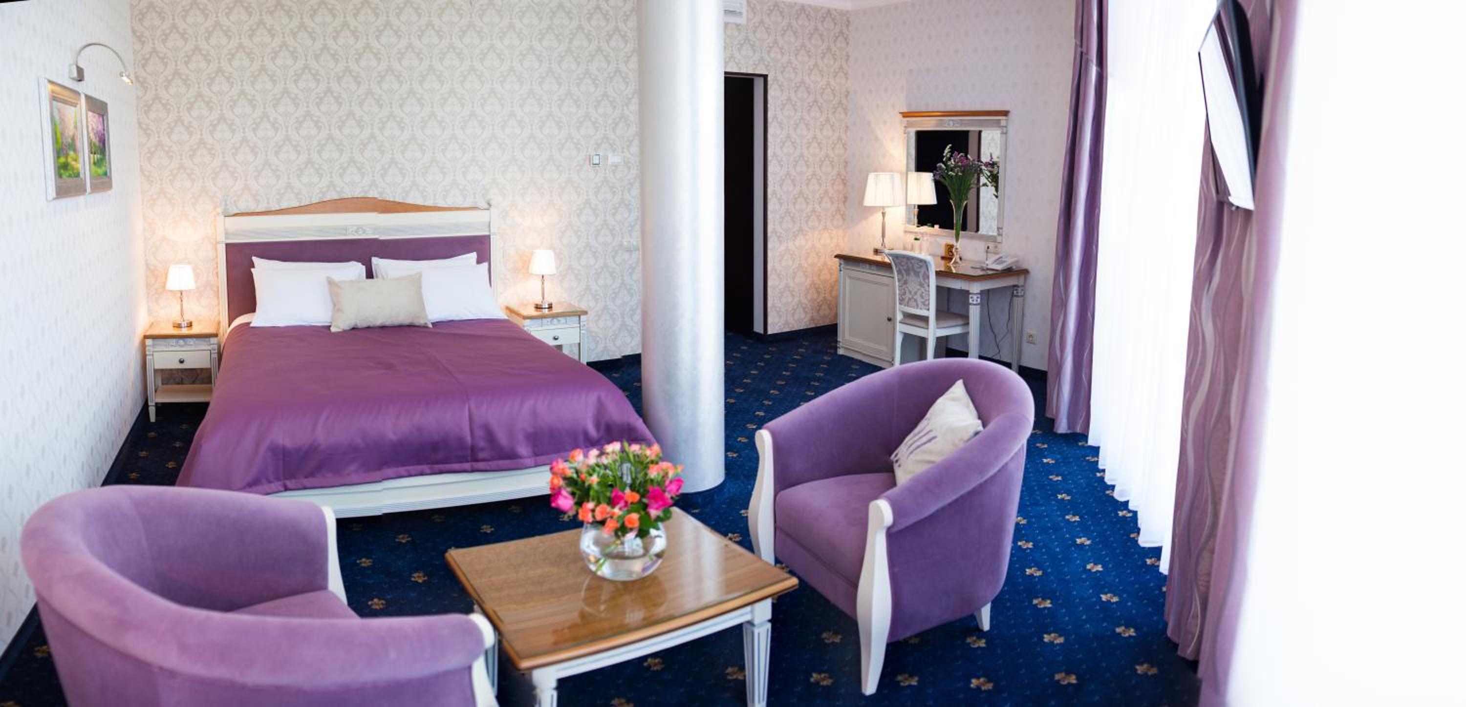 King Room with Balcony photo 2