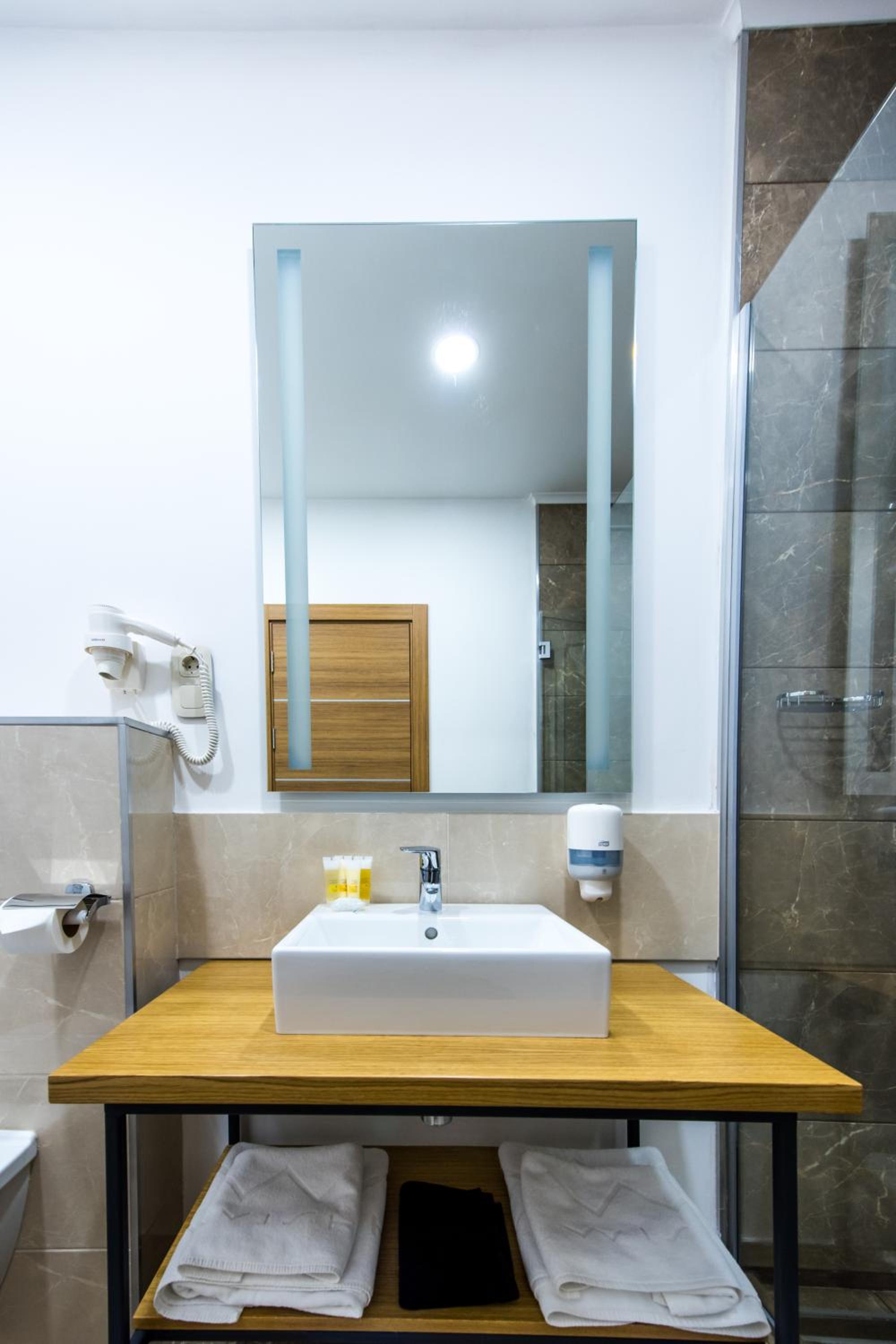 Standard King Room With Free Access to the Spa photo 2