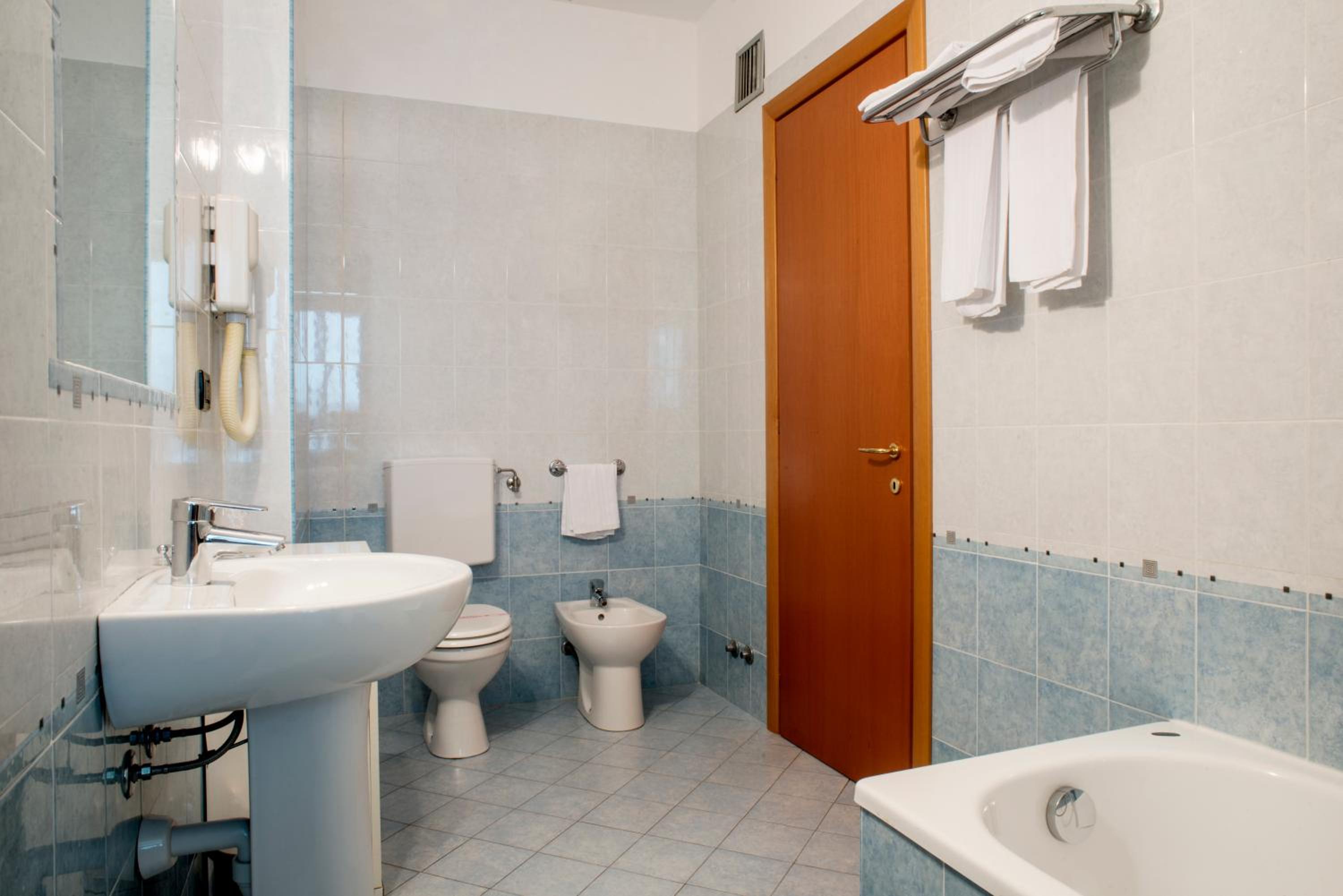 Double Room - Photo 6