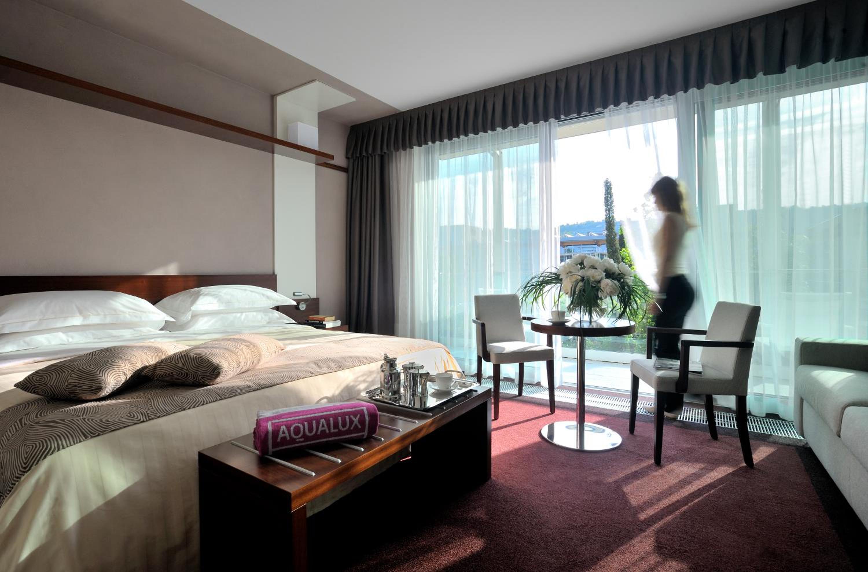 Double or Twin Room with City View - Photo 3