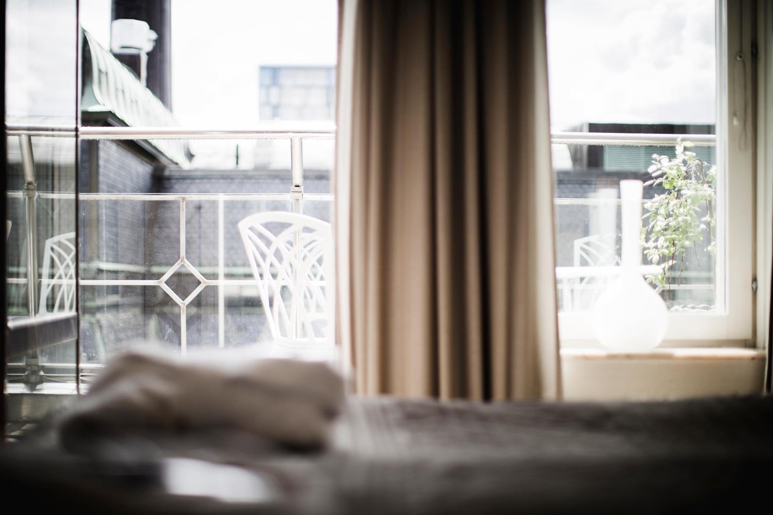 Superior Room with Balcony thumbnail 5