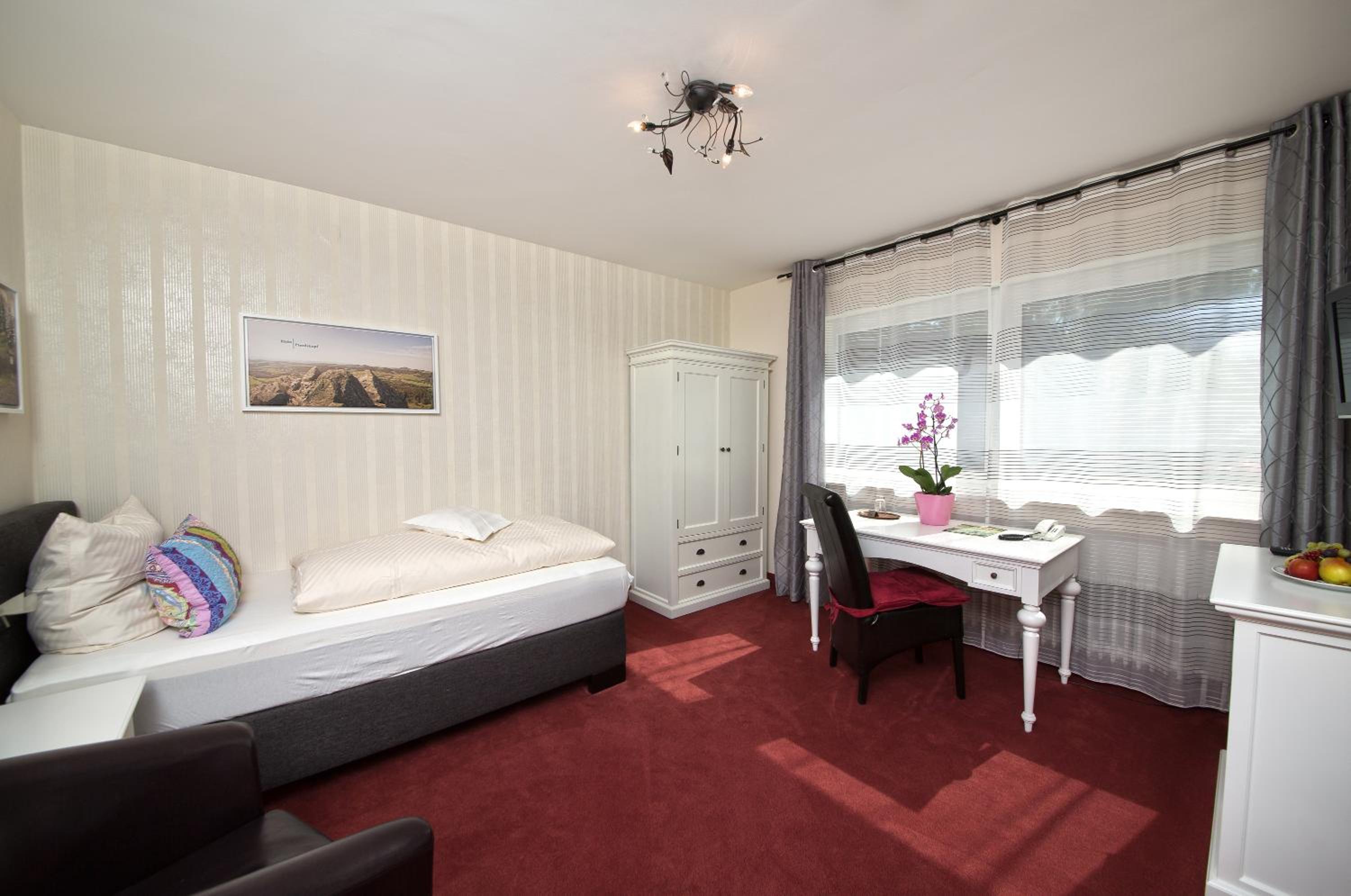 Single Room photo 2