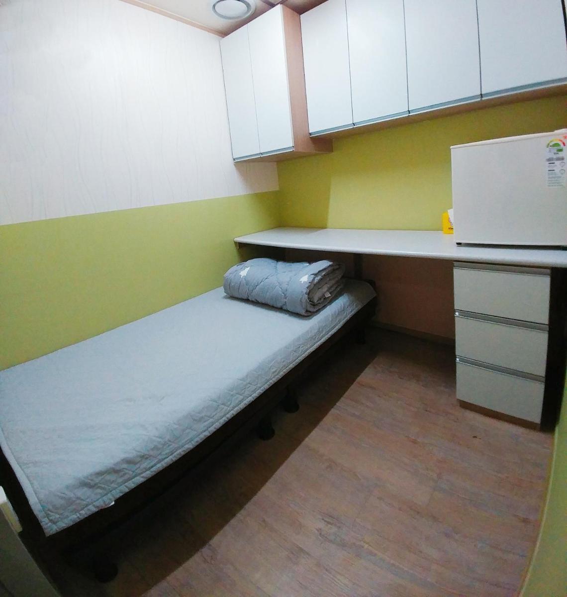 Single Room with Shared Bathroom photo 1