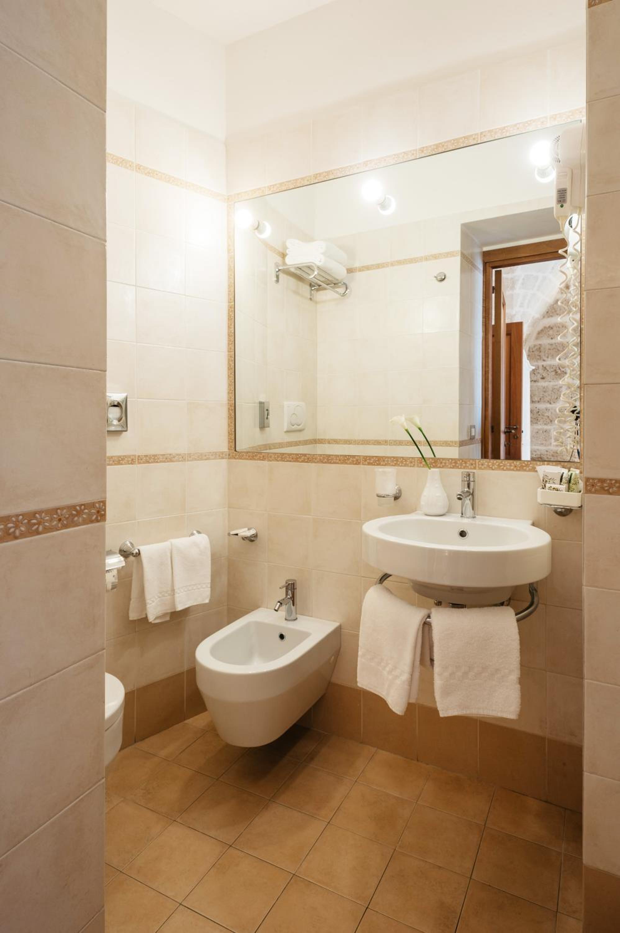 Suite - Photo 2
