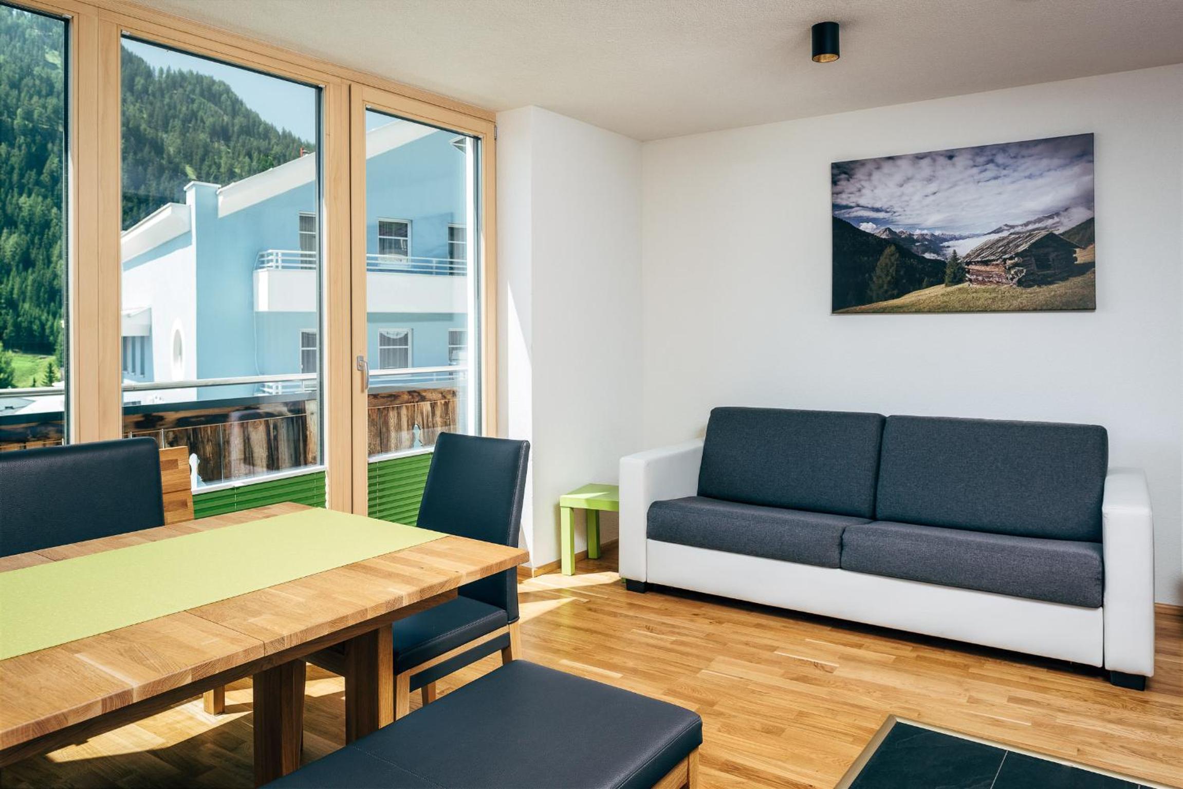 Apartment with Balcony photo 3