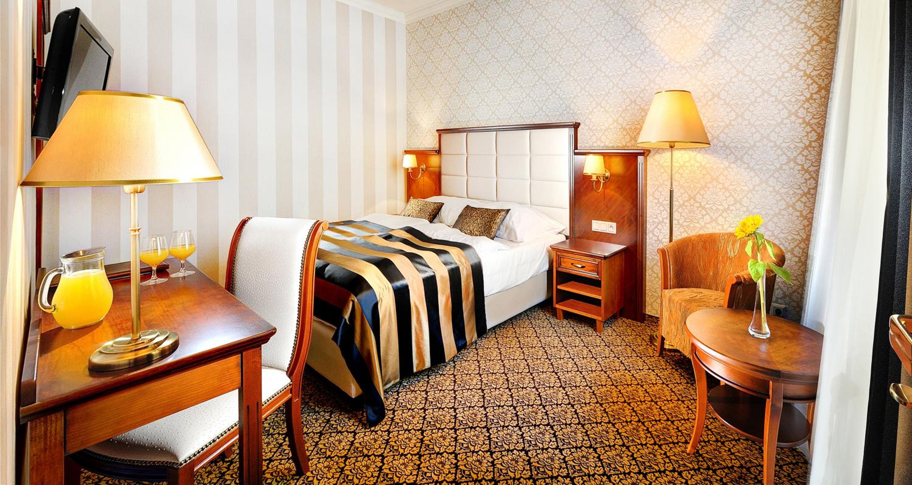 Classic Double Room with View - Photo 1