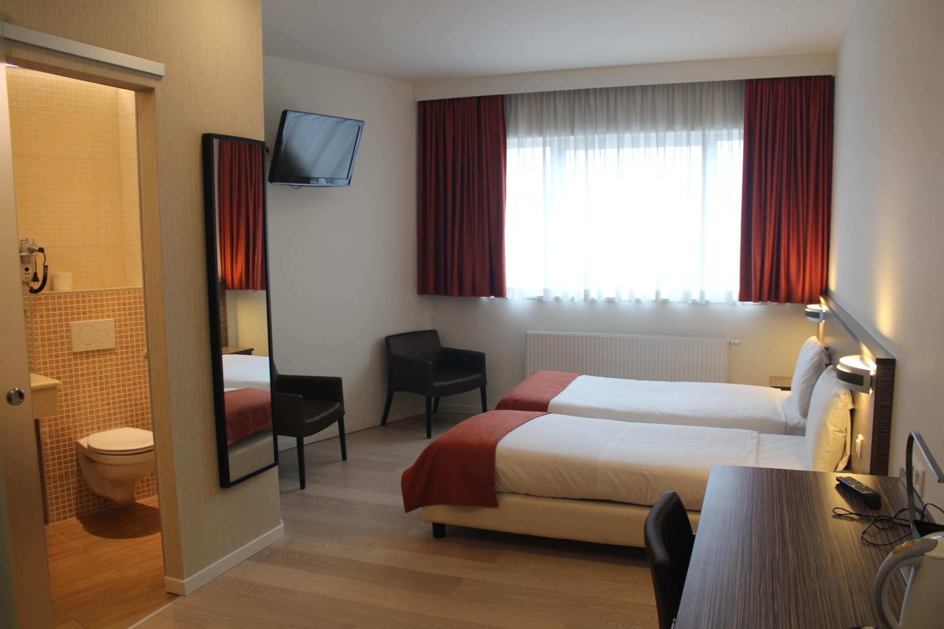 Standard Twin Room photo 3