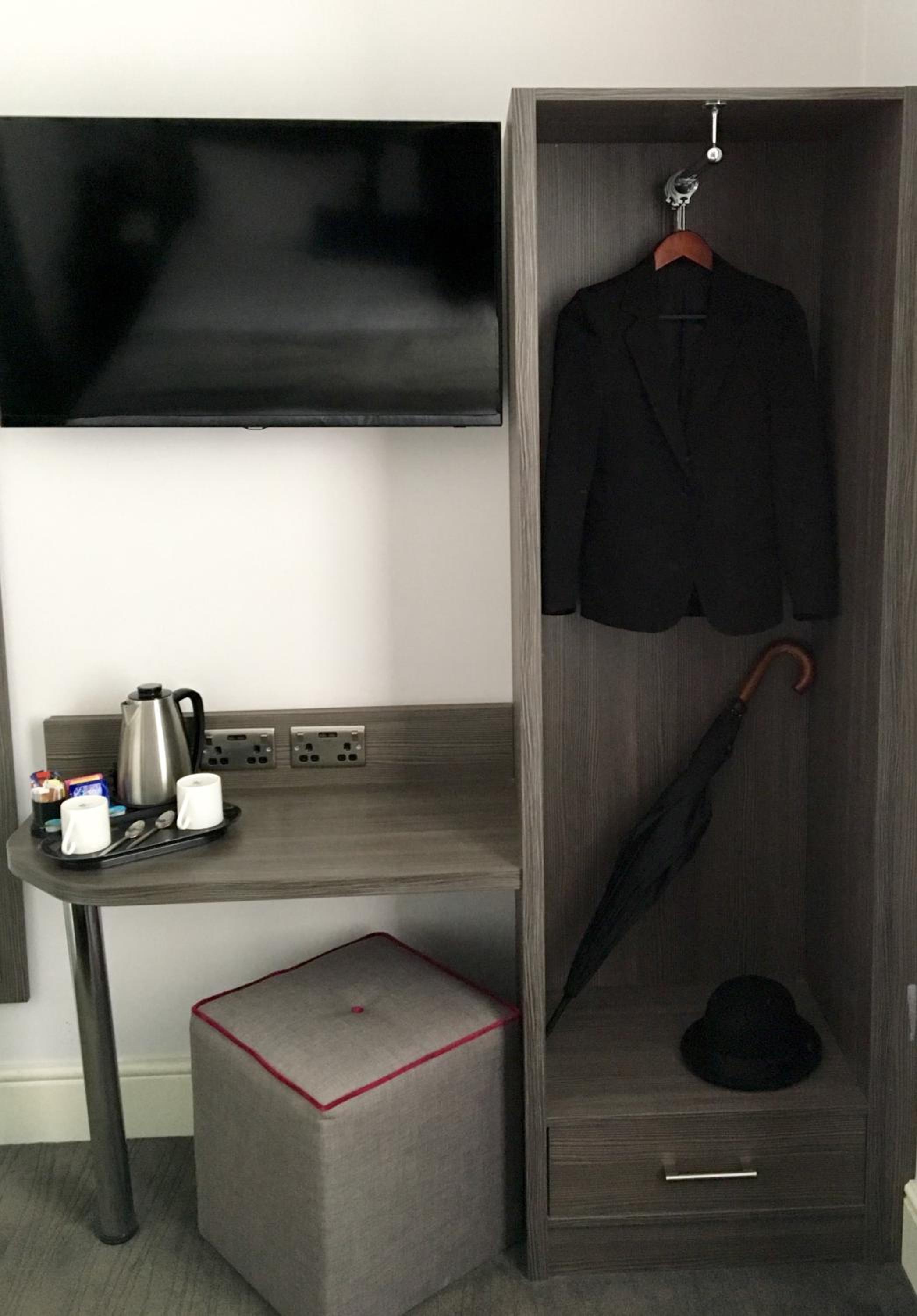 Executive Family Room photo 2