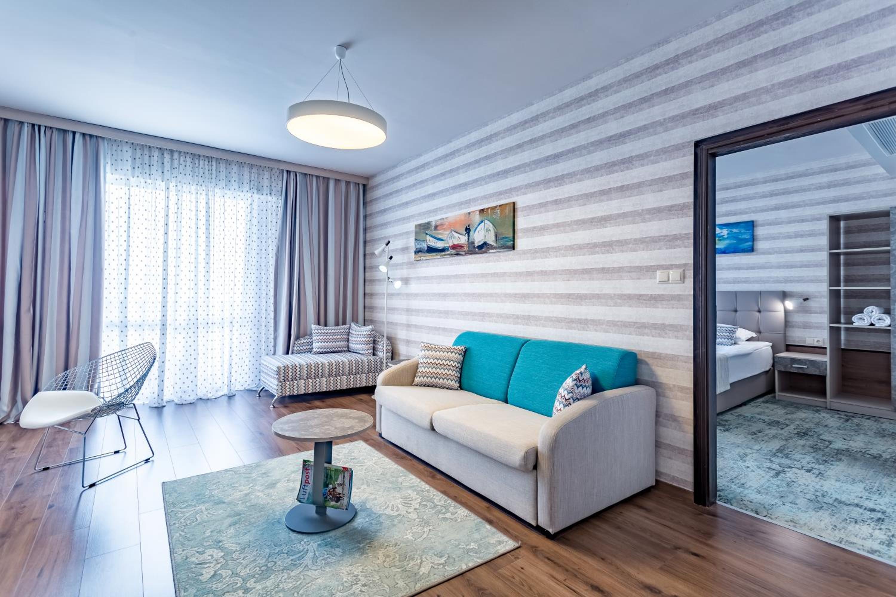 Deluxe One-Bedroom Suite (4 Adults)