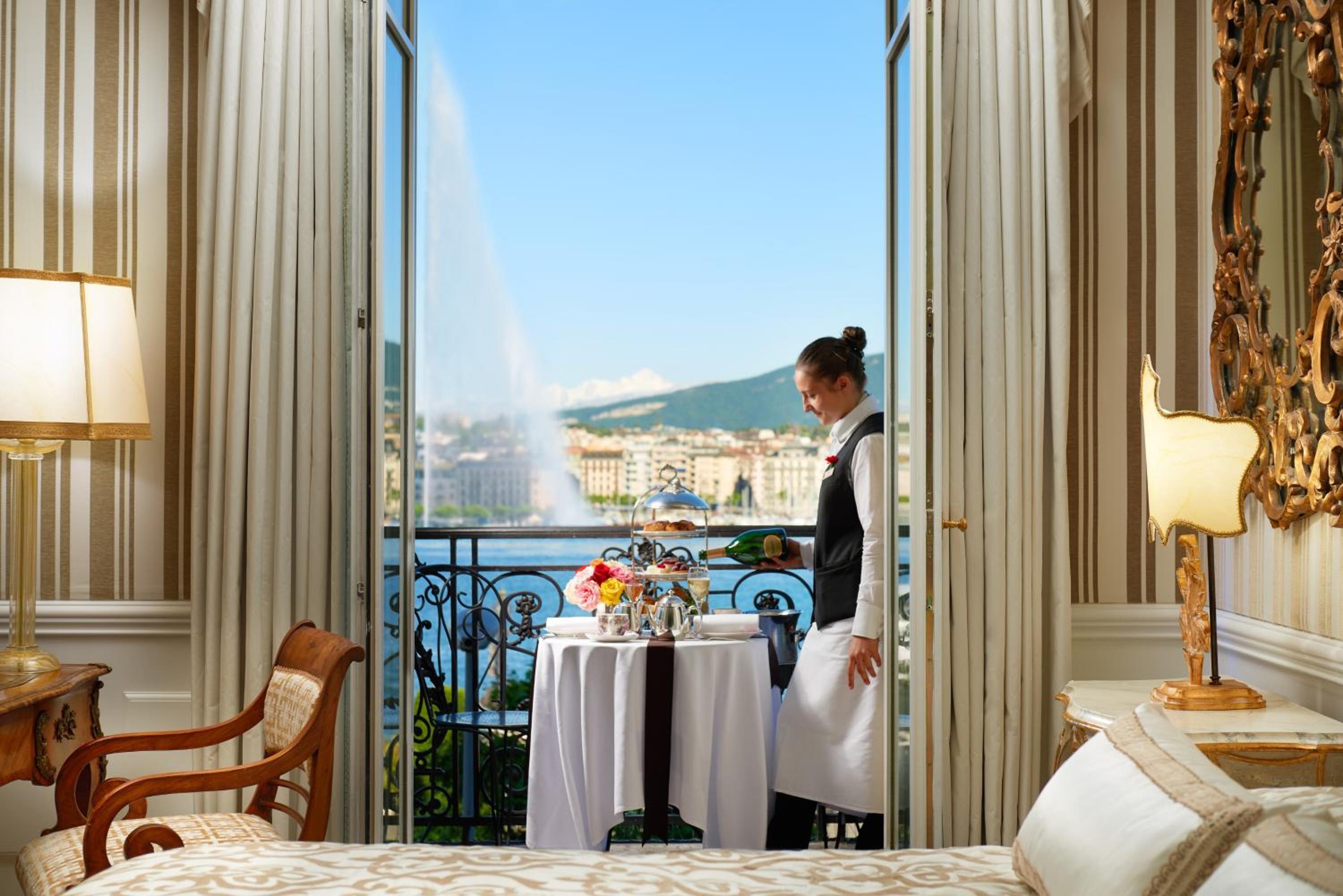 Bellevue Suite with Lake View thumbnail 5