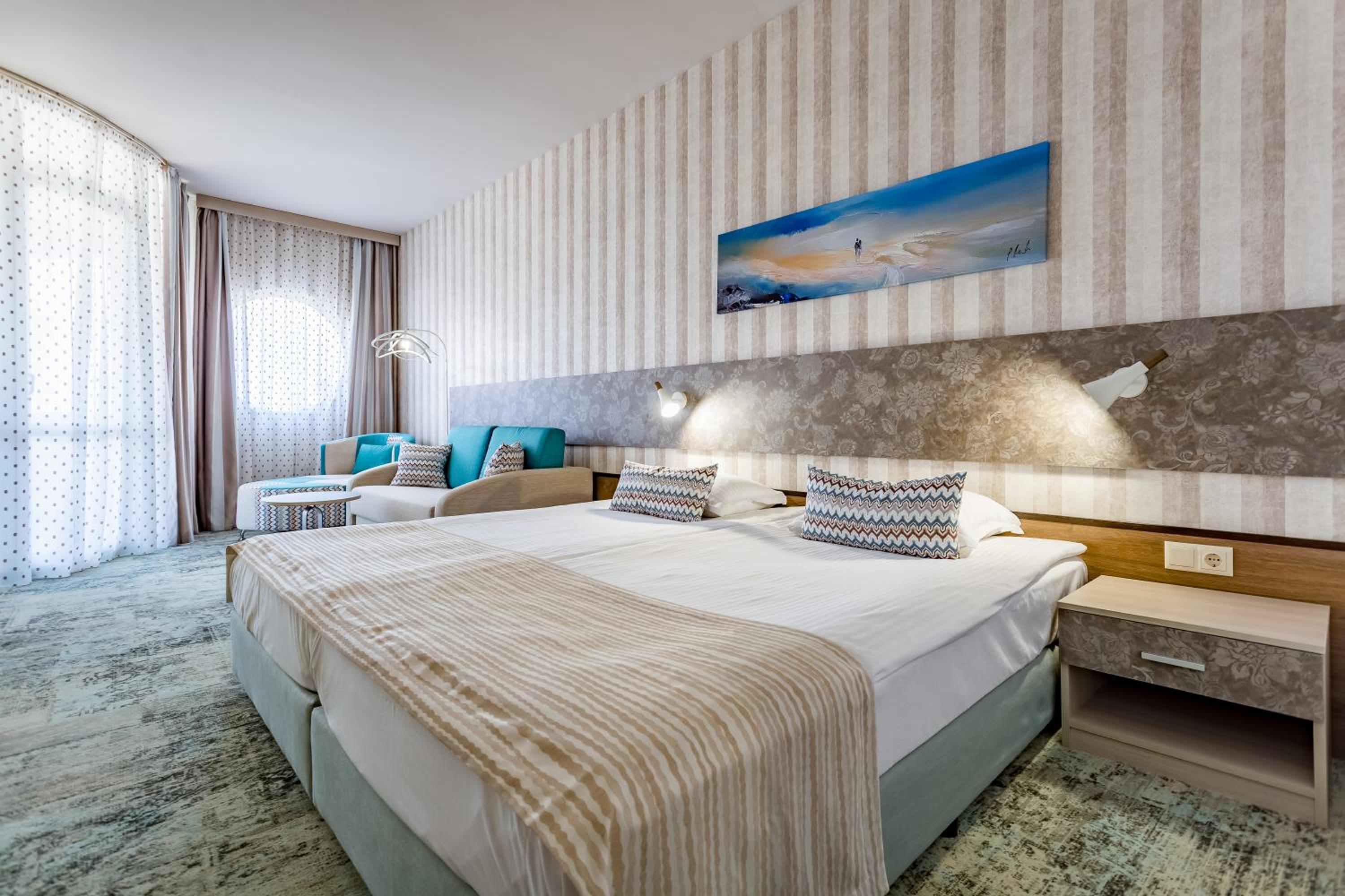 Junior Suite (2 Adults + 2 Children)
