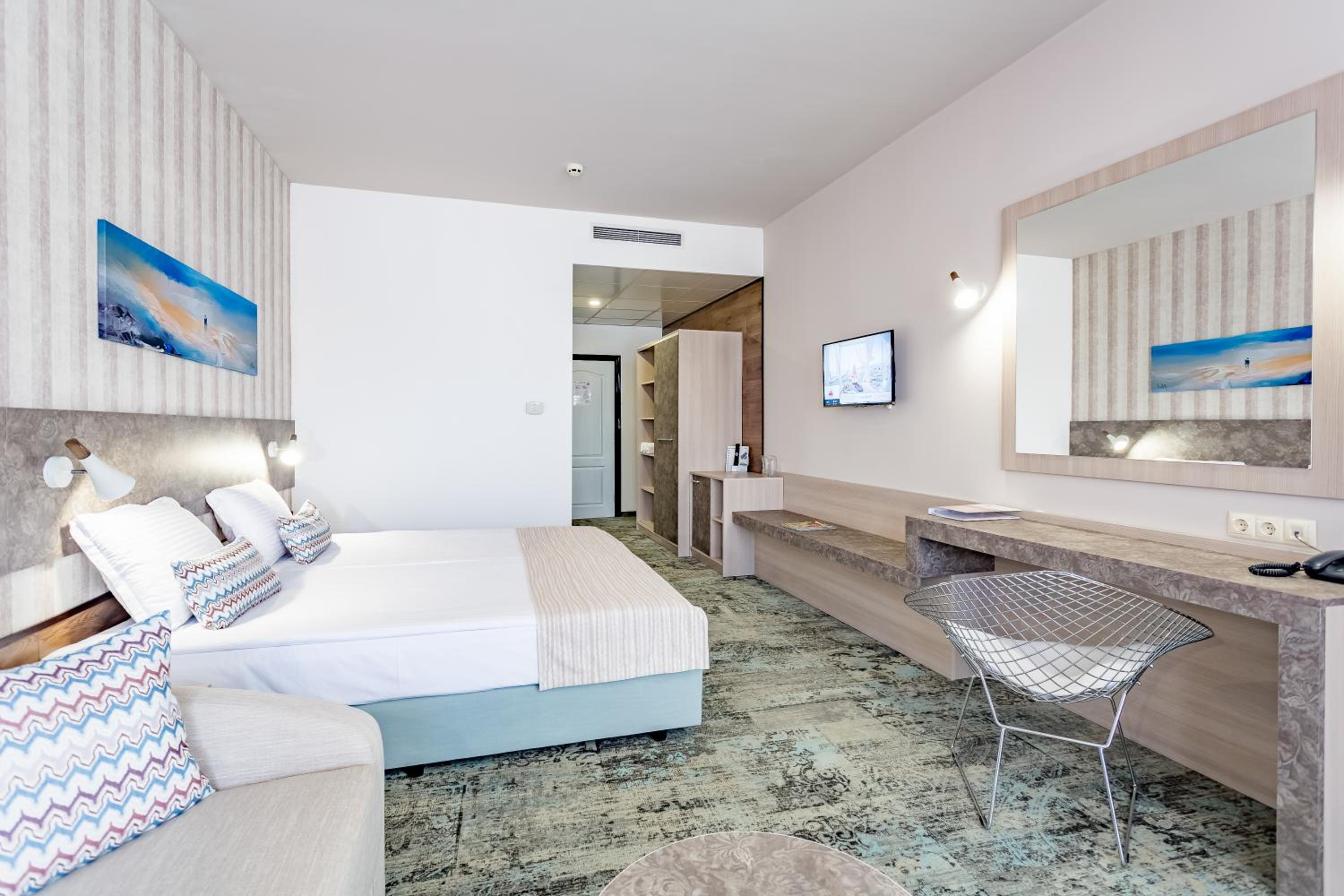 Junior Suite with Side Sea View (2 Adults + 2 Children)