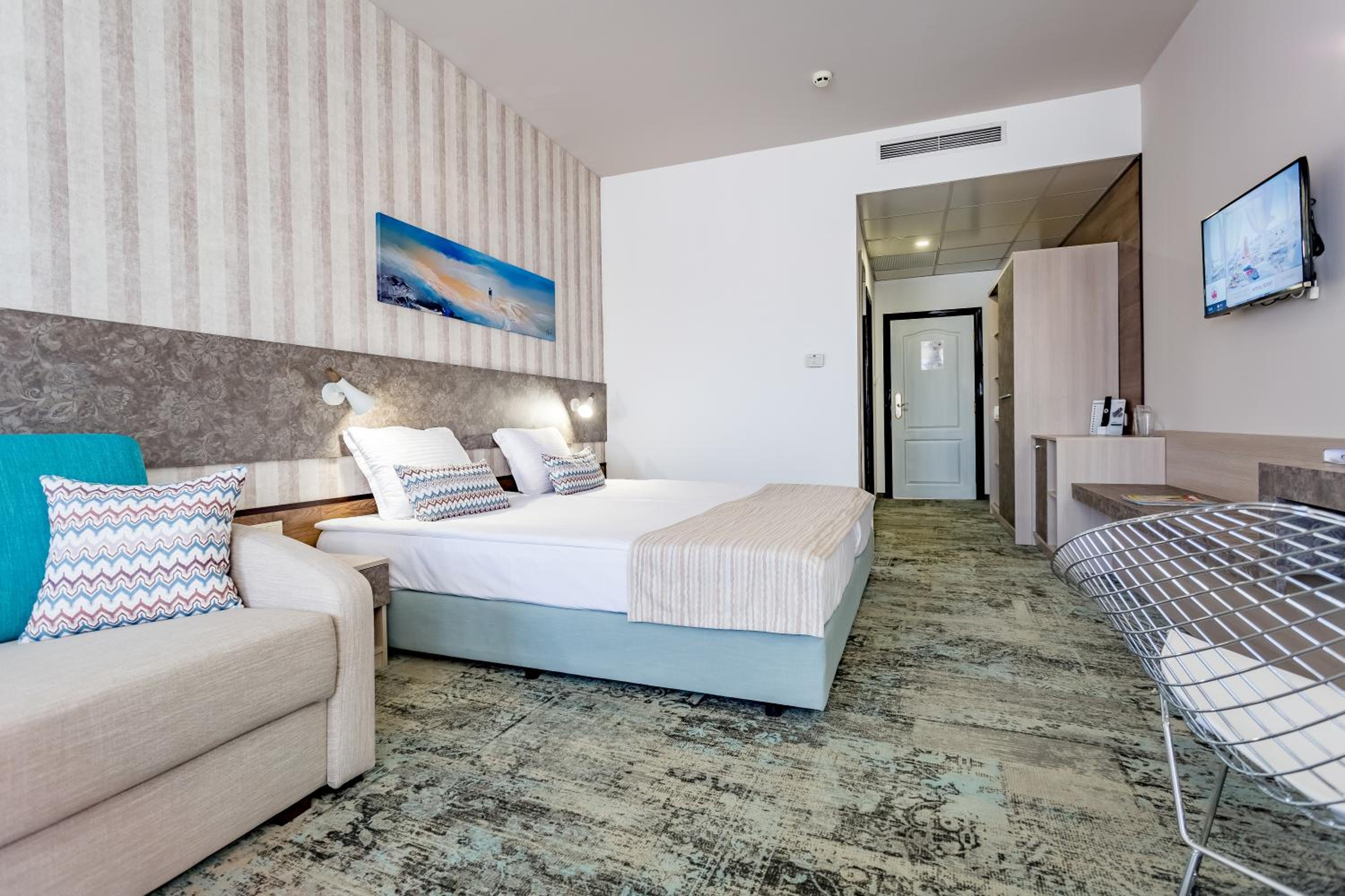 Junior Suite (2 Adults + 2 Children)