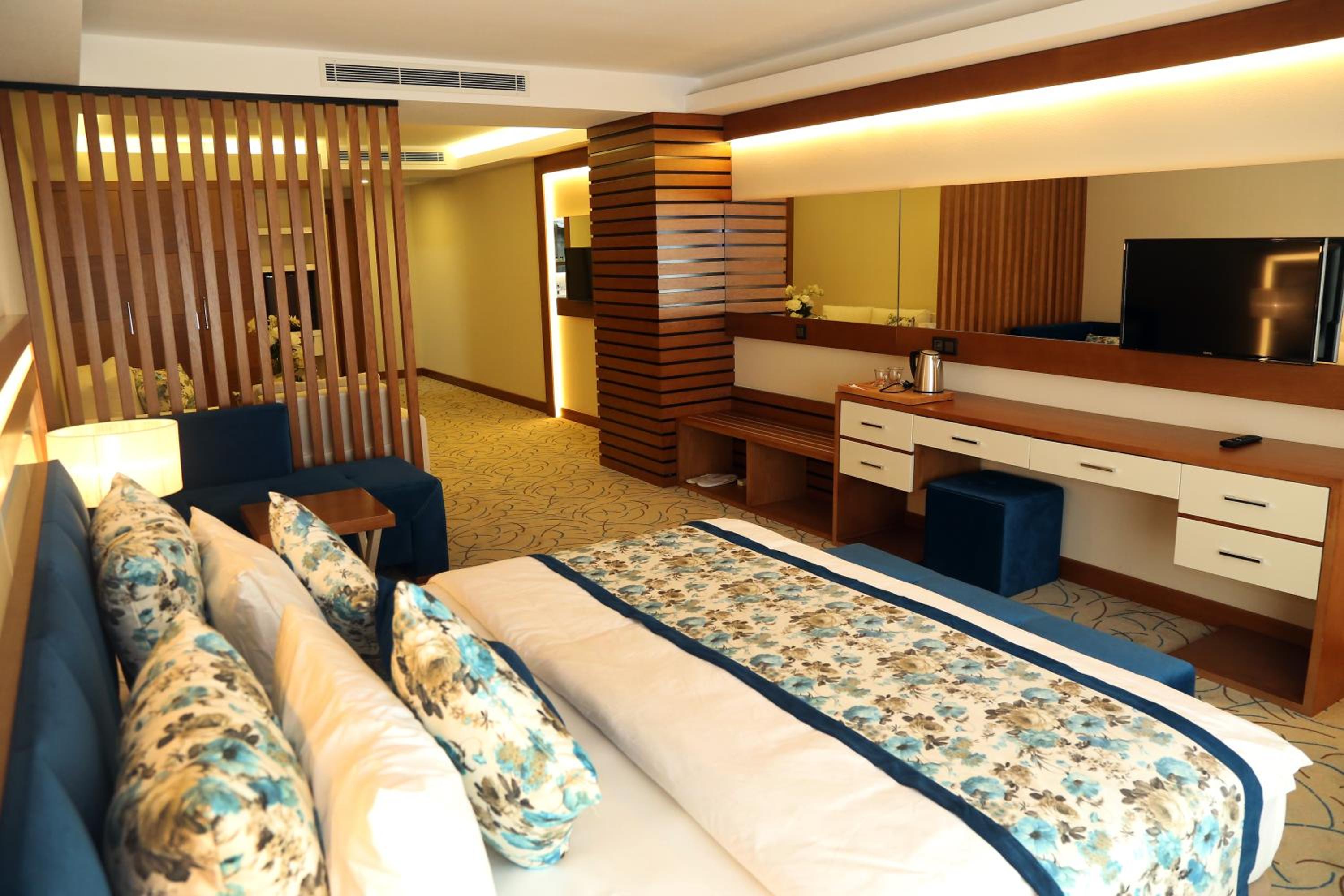 Deluxe Room with Sofa Bed + 2 Children photo 1