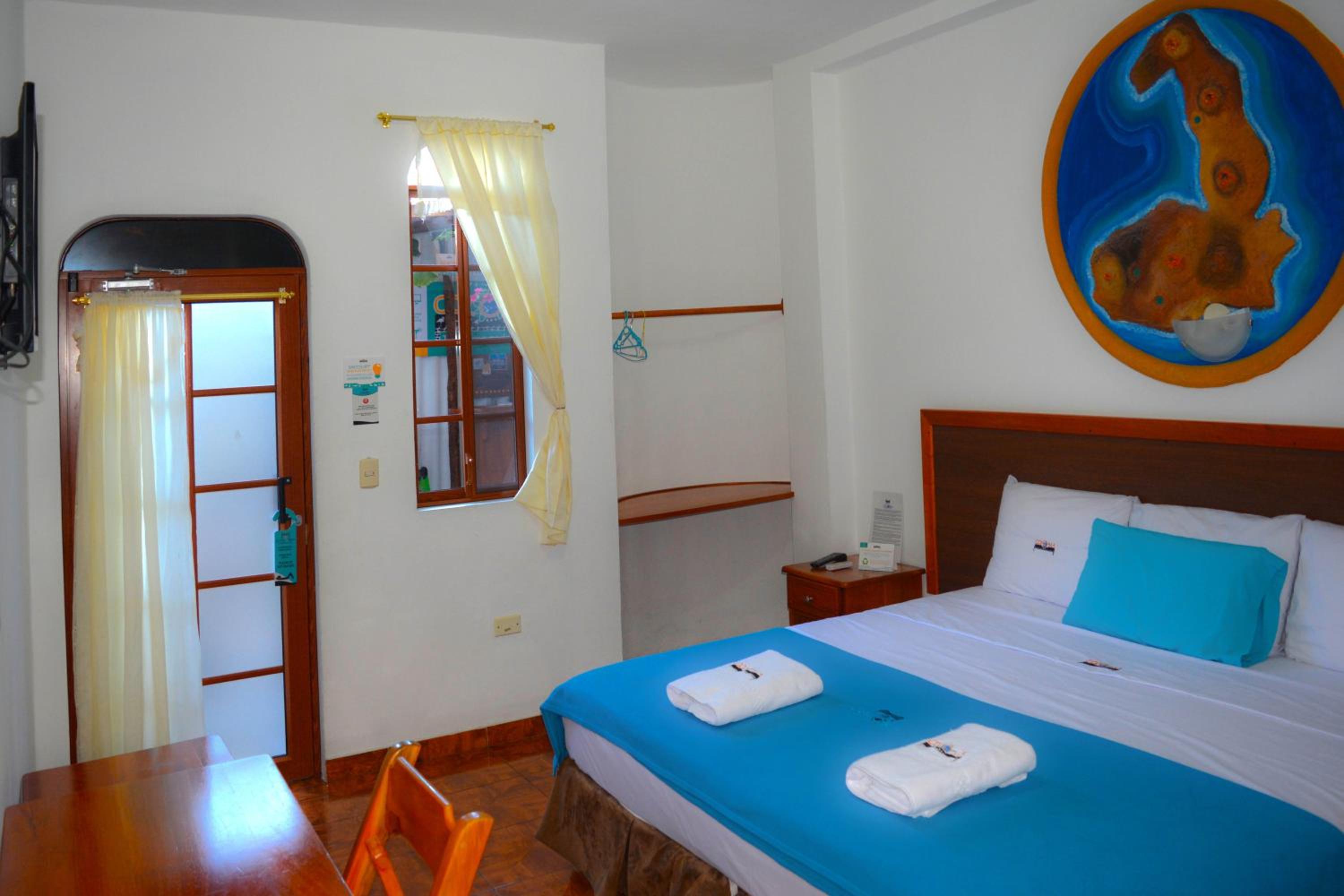Queen Room photo 2