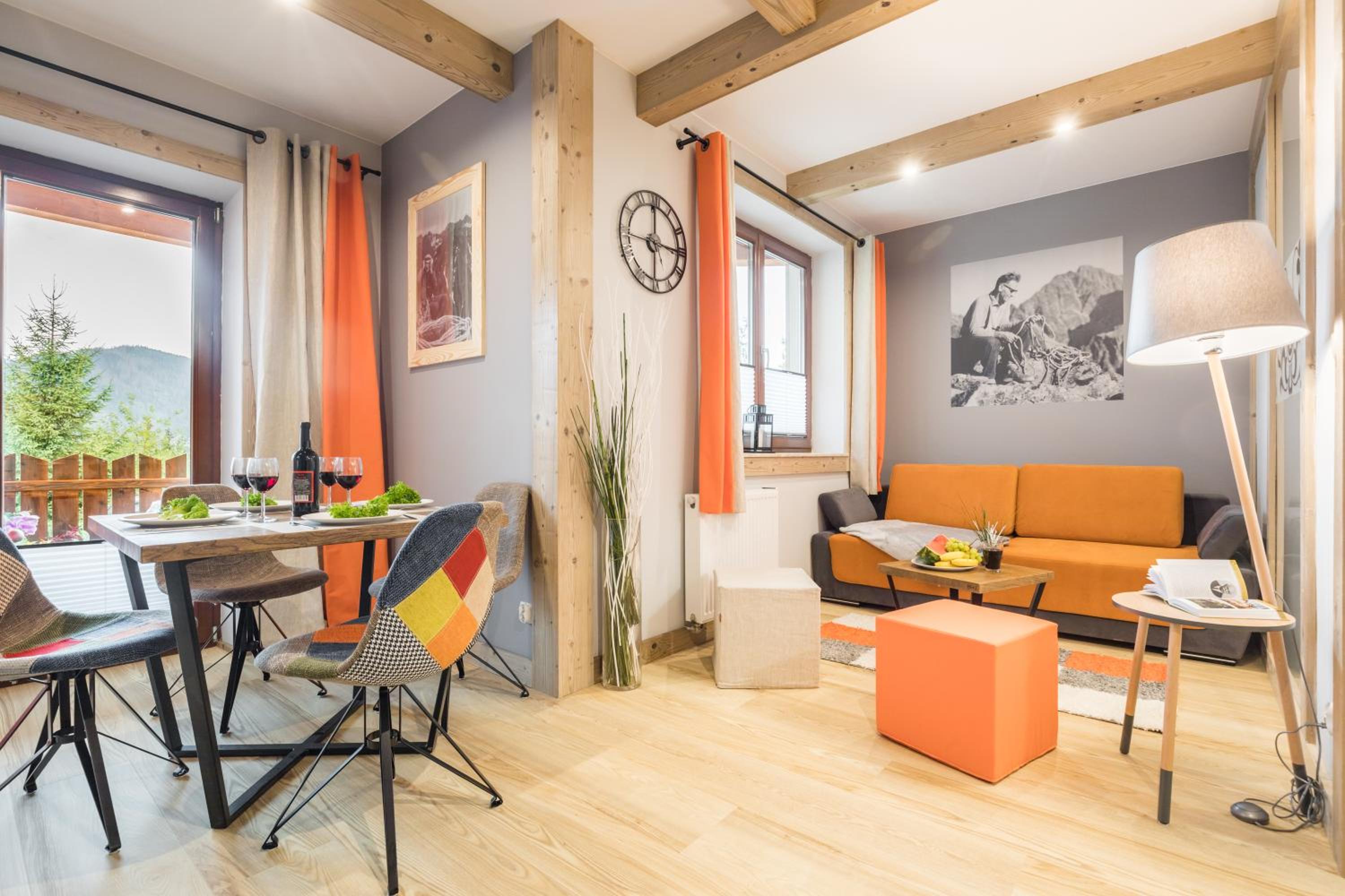 One-Bedroom Apartment with Fireplace photo 1