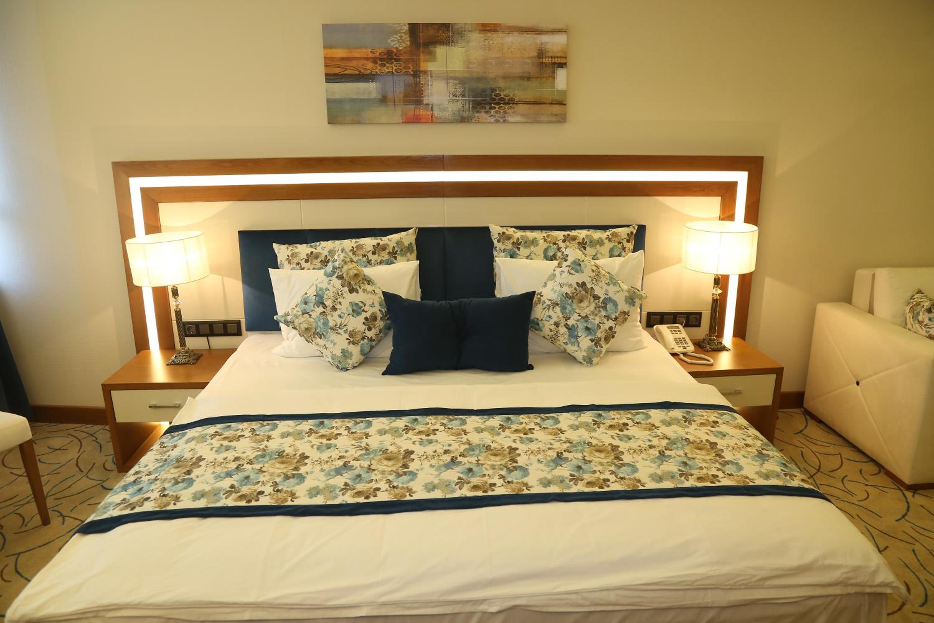 Deluxe Room with Sofa Bed + 2 Children photo 3