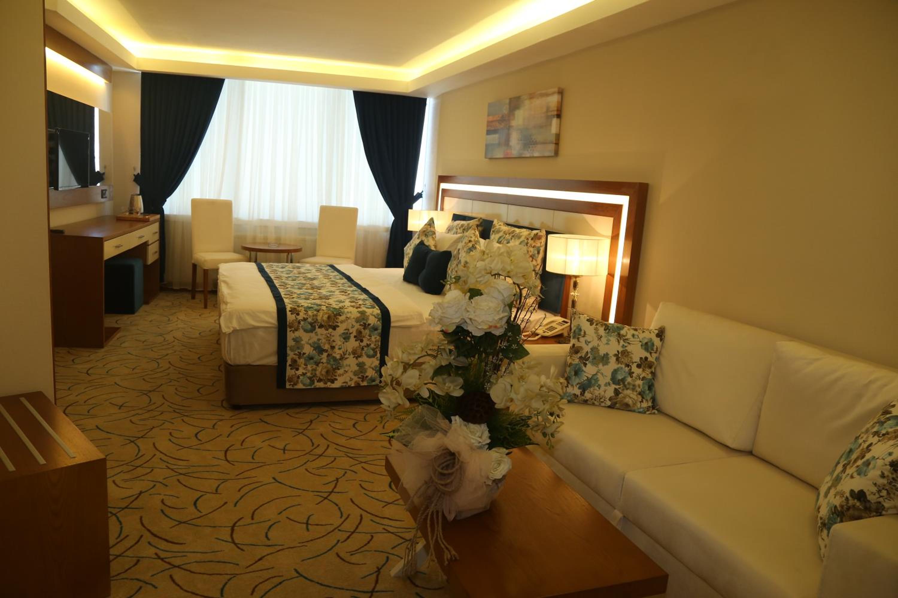 Deluxe Room with Sofa Bed + 1 Child photo 2