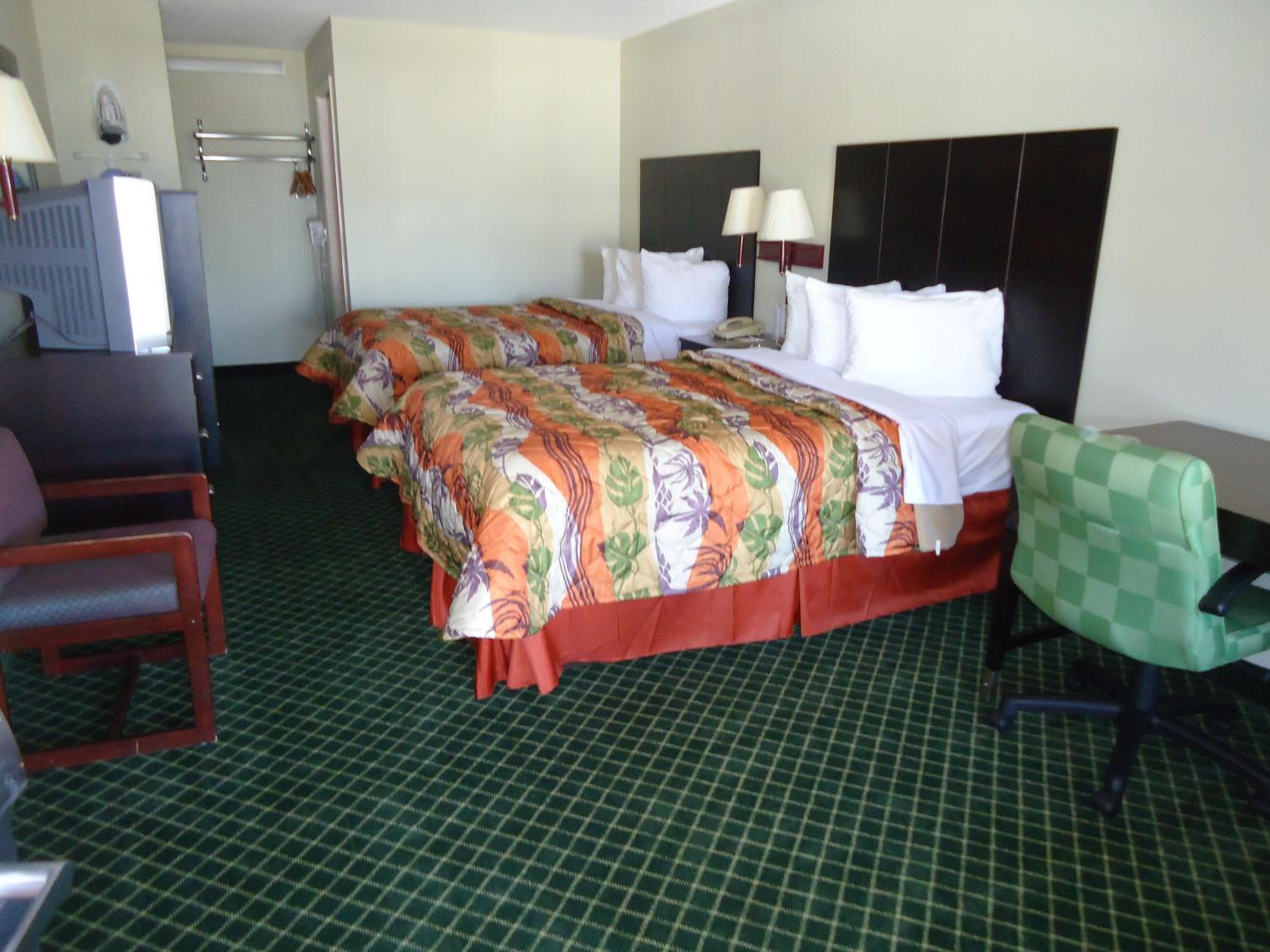 Double Room with Two Double Beds - Smoking - Photo 1
