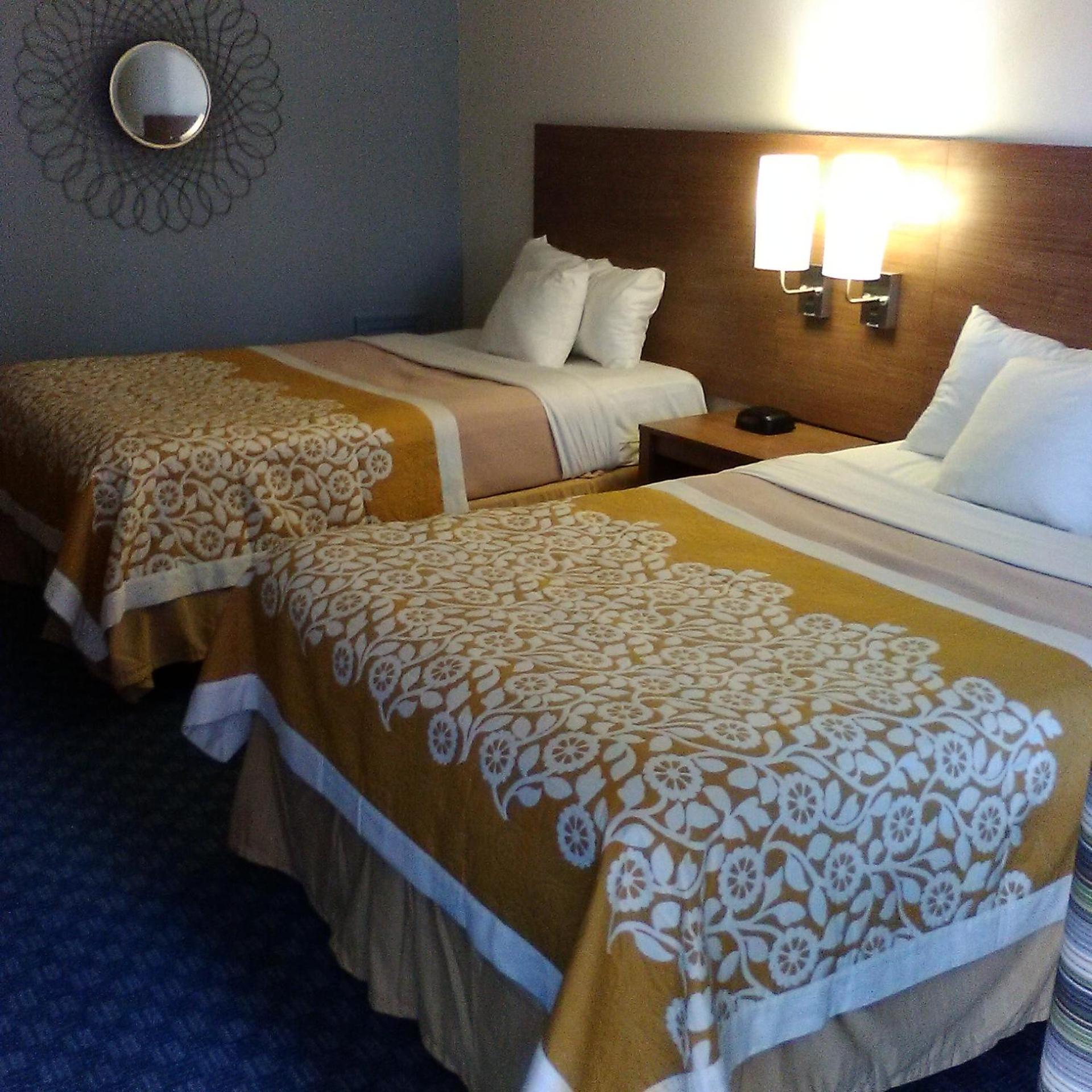 Double Room with Two Double Beds - Non-Smoking - Photo 3