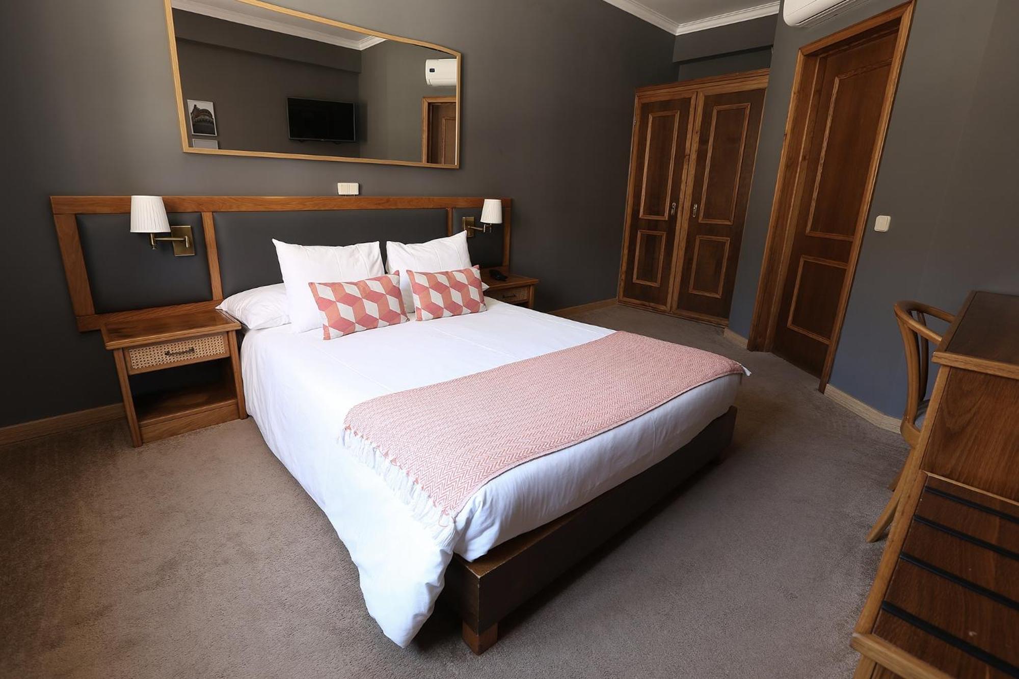 Standard Double Room - Photo 5