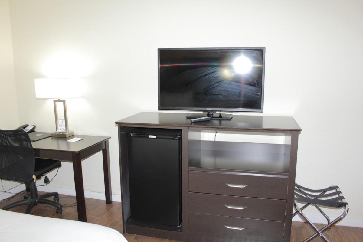 Twin Room - Disability Access photo 2
