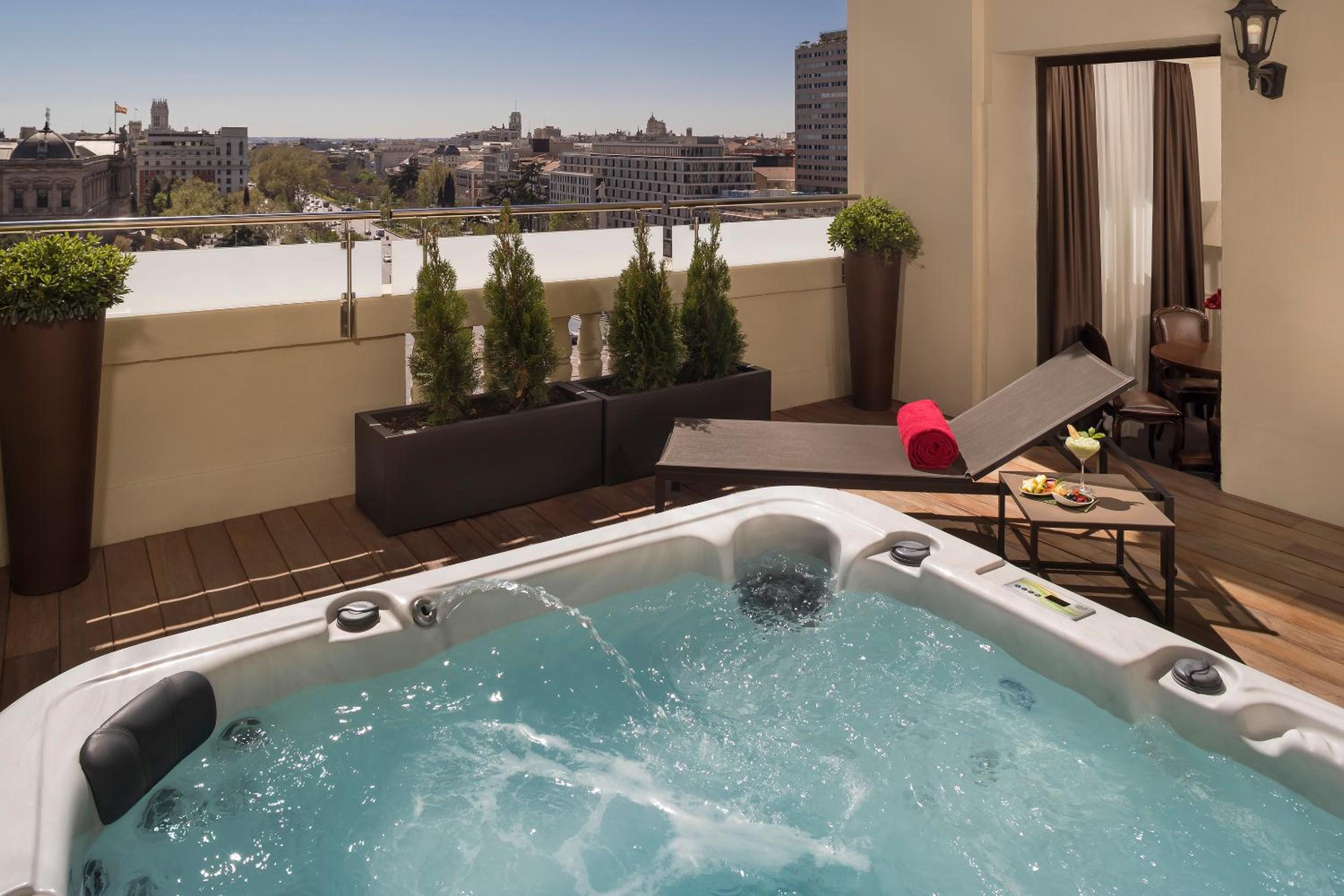 Fenix Penthouse Suite Red Level