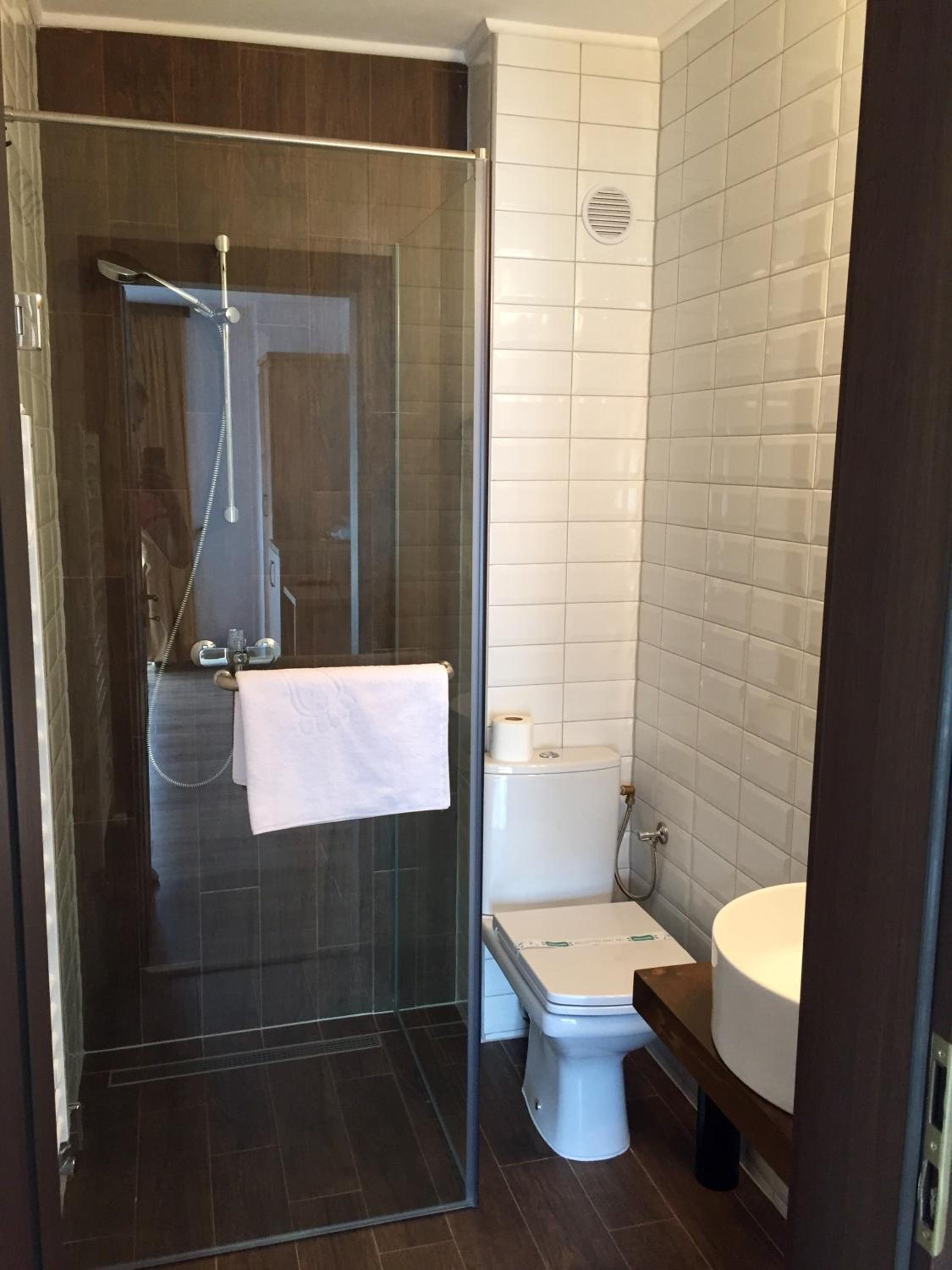 Standard Double Room - Photo 9