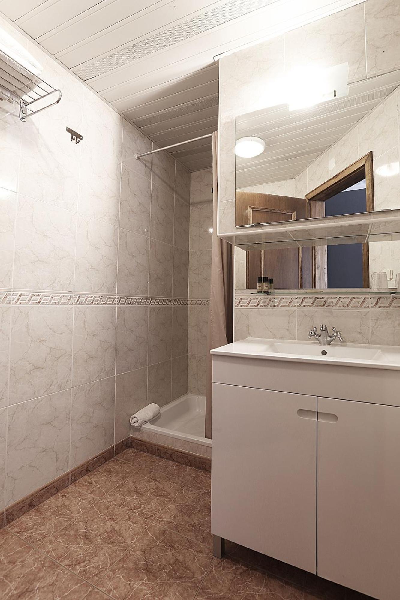 Standard Double Room - Photo 4