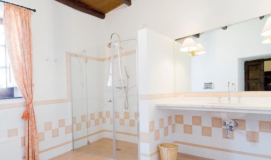 Double Room - Photo 16