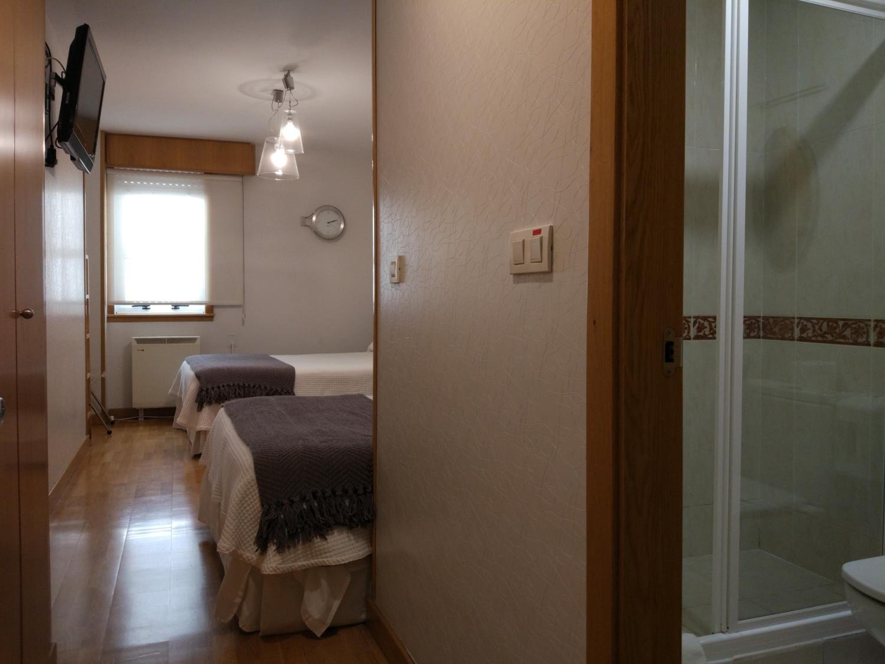 Standard Queen Room with Two Queen Beds photo 3