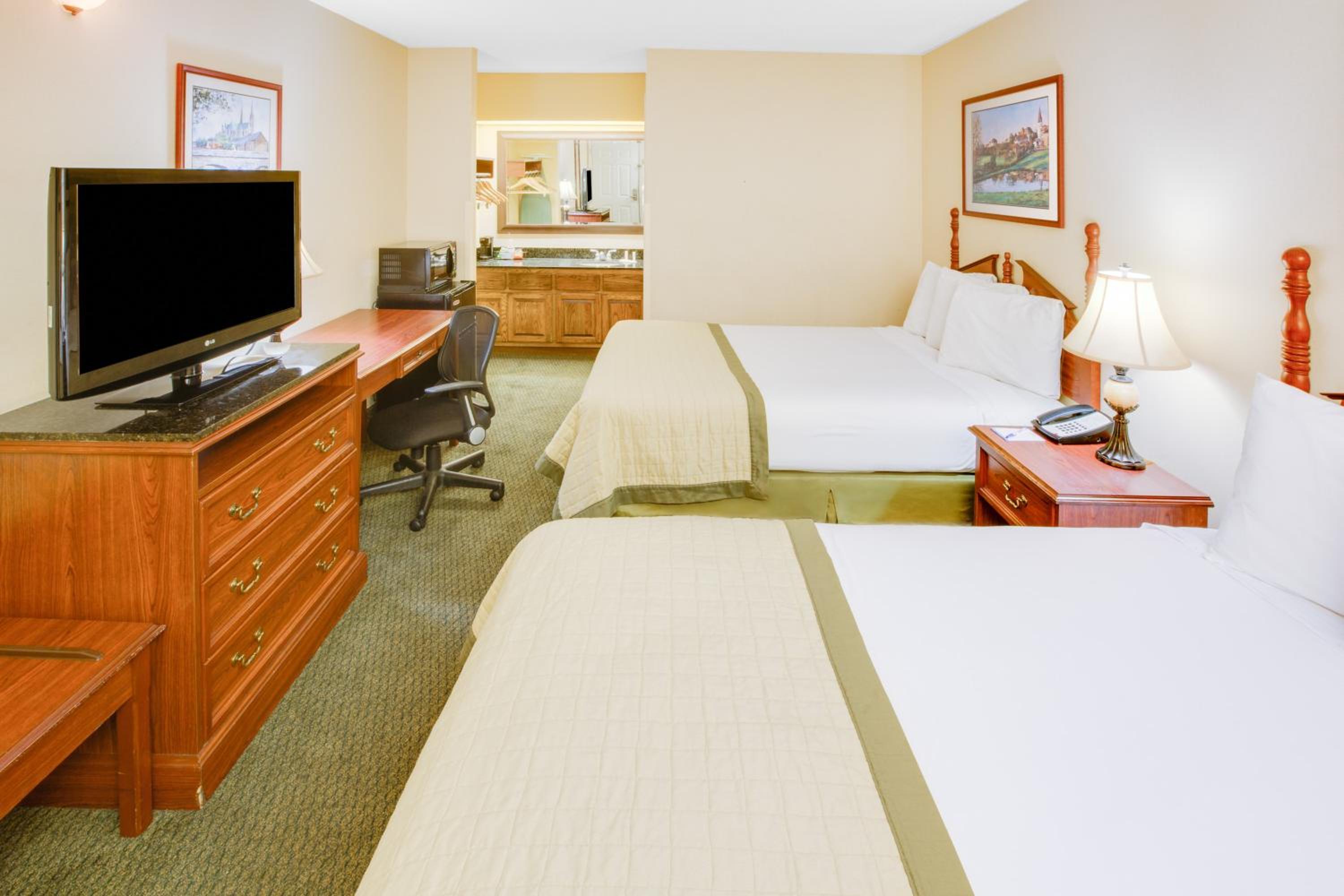 Deluxe Double Room with Two Double Beds - Non-Smoking - Photo 2