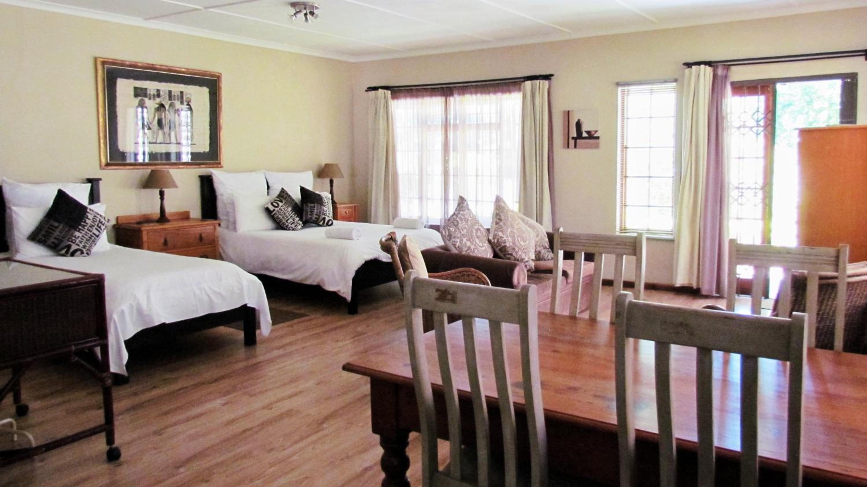 Deluxe Double Room (2 Adults + 1 Child) photo 1