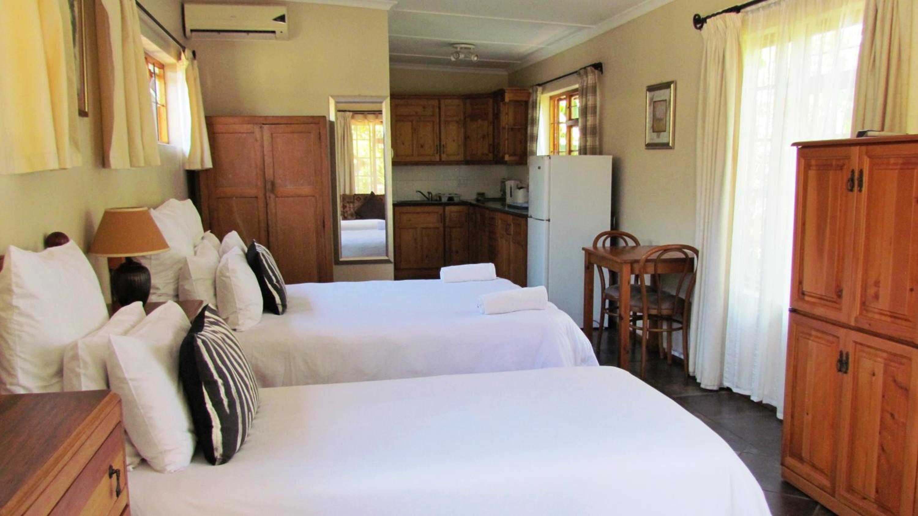 Deluxe One-Bedroom Suite photo 2
