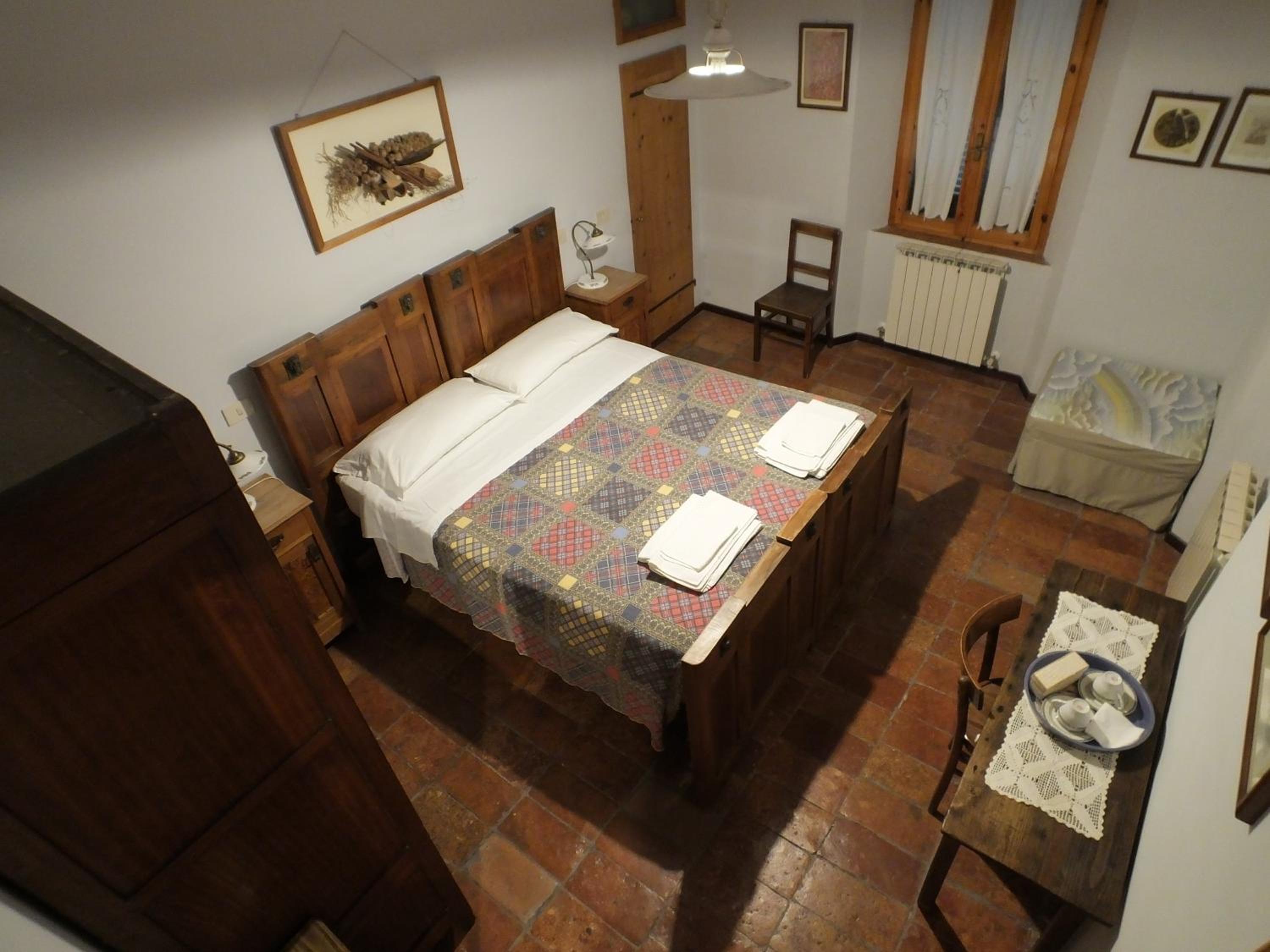 Double or Twin Room with Bathroom - Photo 3